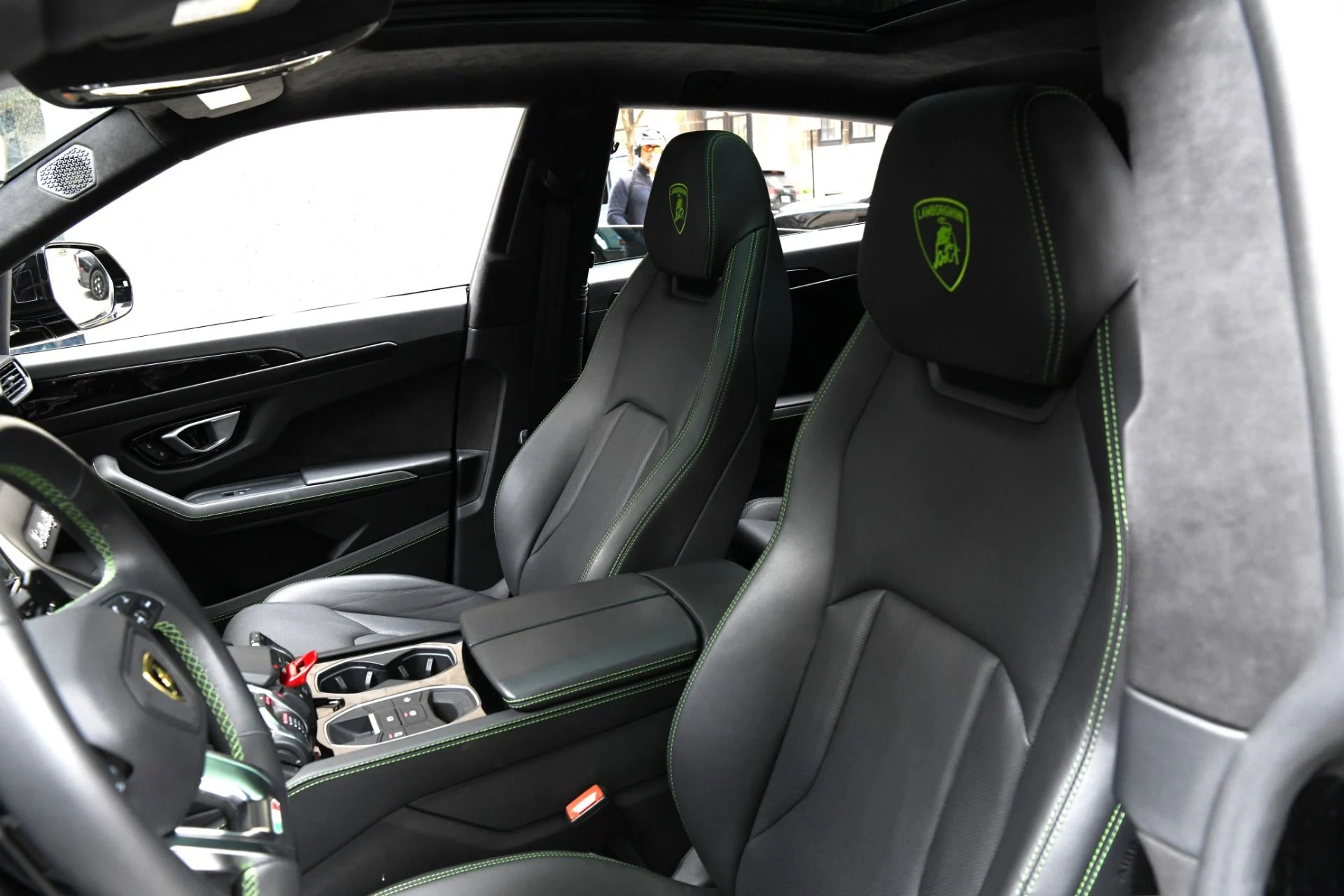 mph009_414873185_Used_2021_Lamborghini_Urus_1762030156_538bbc84b0