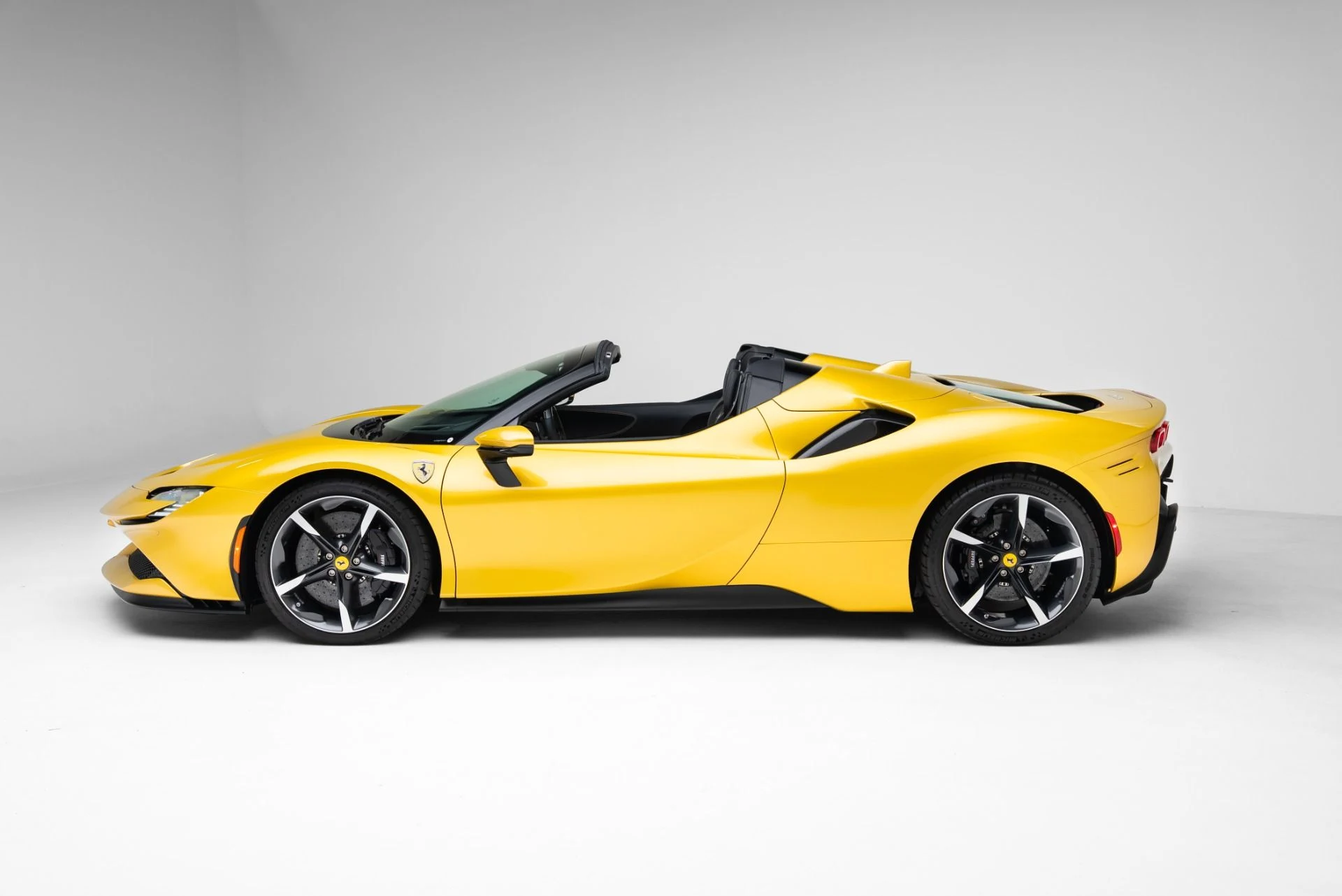 mph009_414913719_Used_2023_Ferrari_SF_90_Spider_1770940760_06592c7fd0