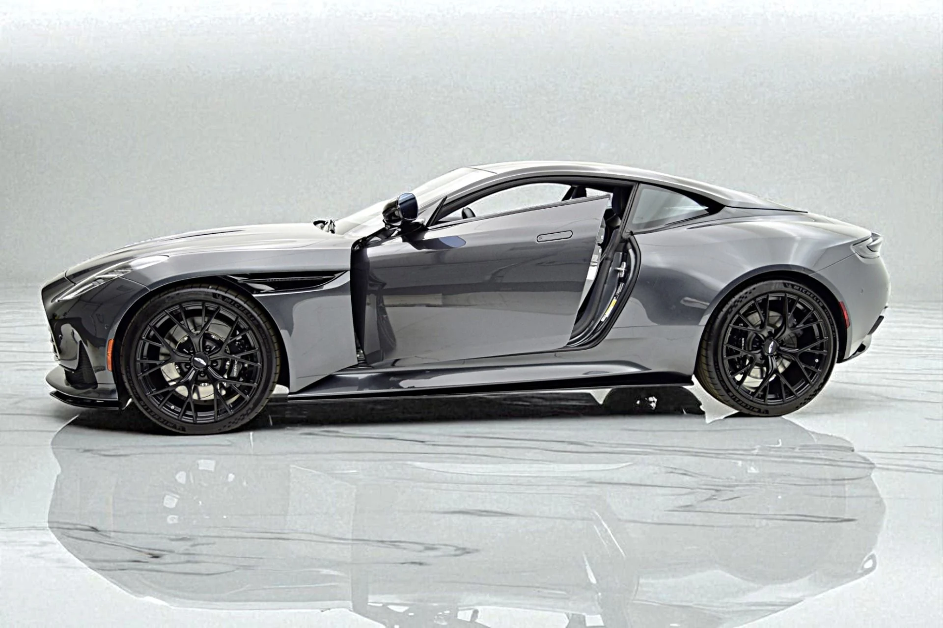 mph009_4152763044_Used_2024_Aston_Martin_DB_12_Coupe_cf37bb5287