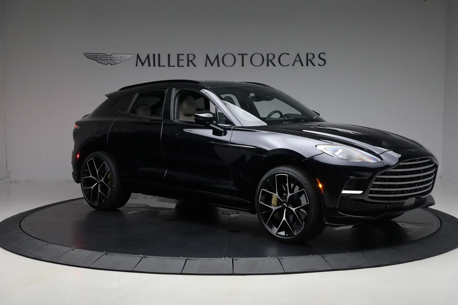 mph009_4165961347_New_2025_Aston_Martin_DBX_707_c25eccf220
