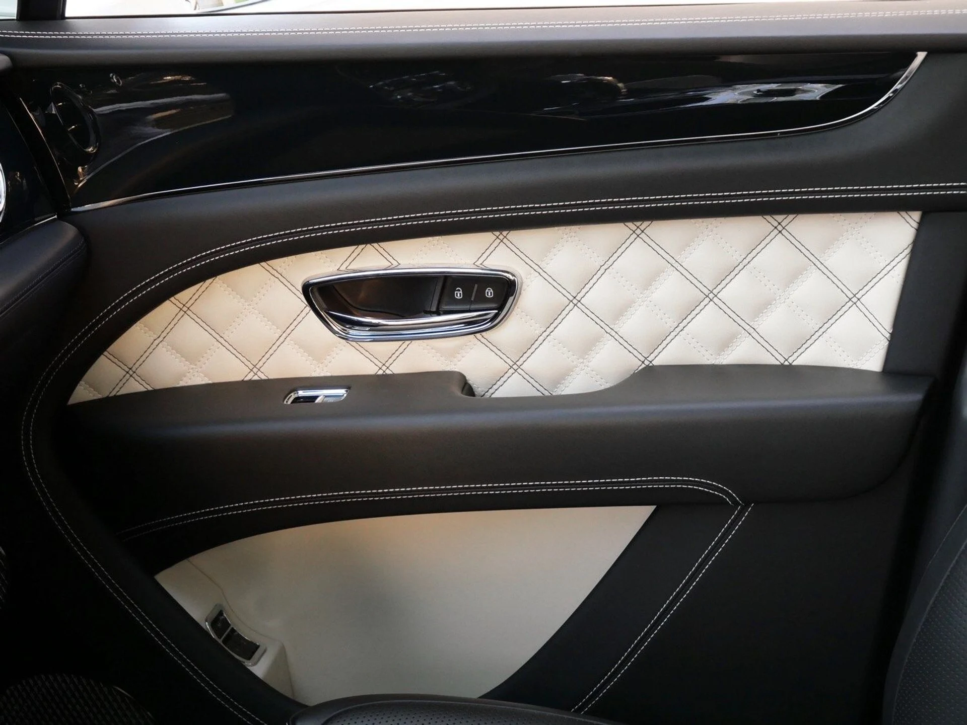 mph009_4169858463_4f71c2267f13607a3a4b7c3d09f7accbx_266646693e