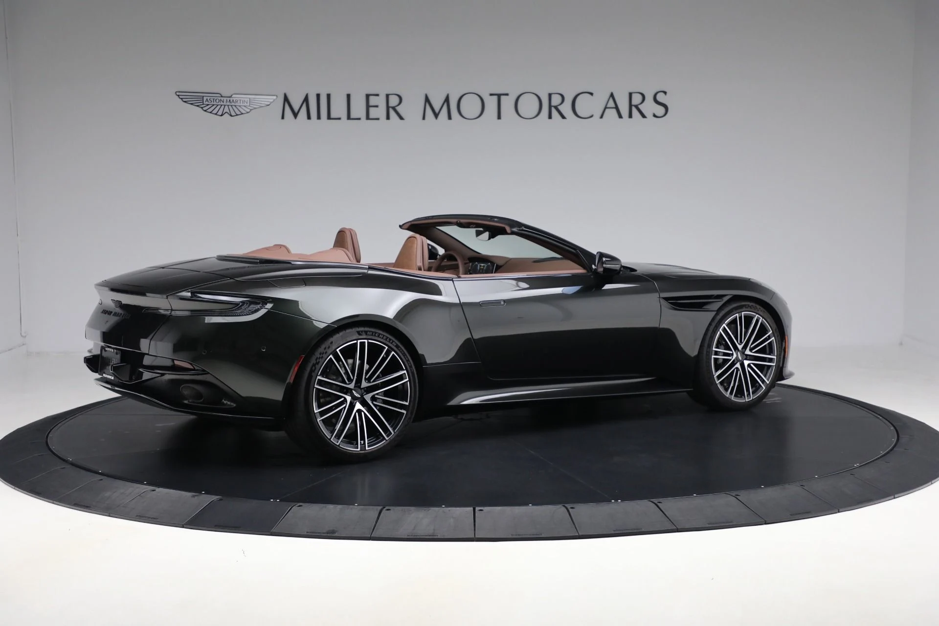 mph009_4170592831_Used_2024_Aston_Martin_DB_12_Volante_6acc6d8e20