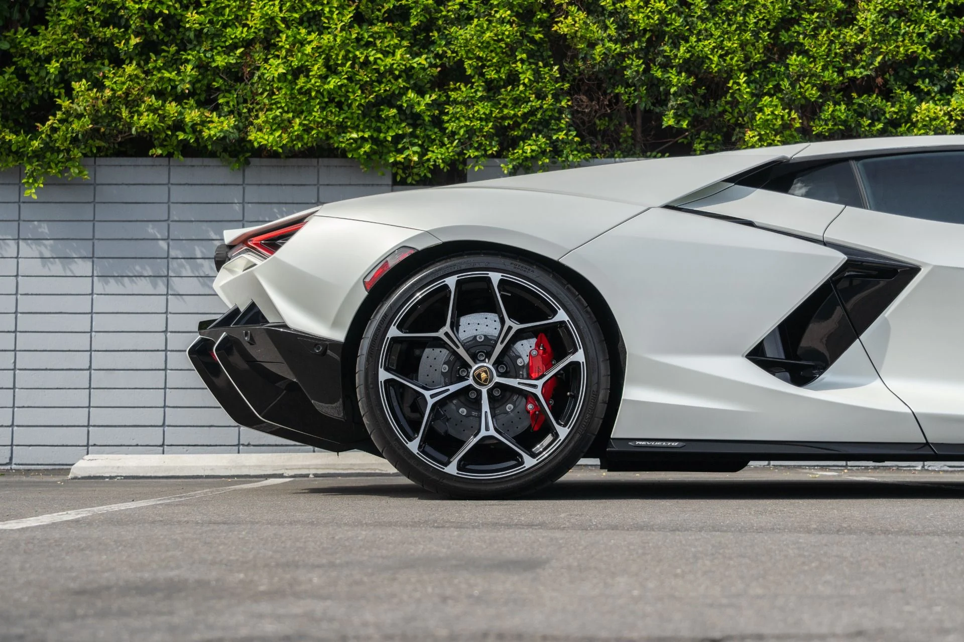 mph009_4178497297_Used_2024_Lamborghini_Revuelto_1759355869_c5d7c32975