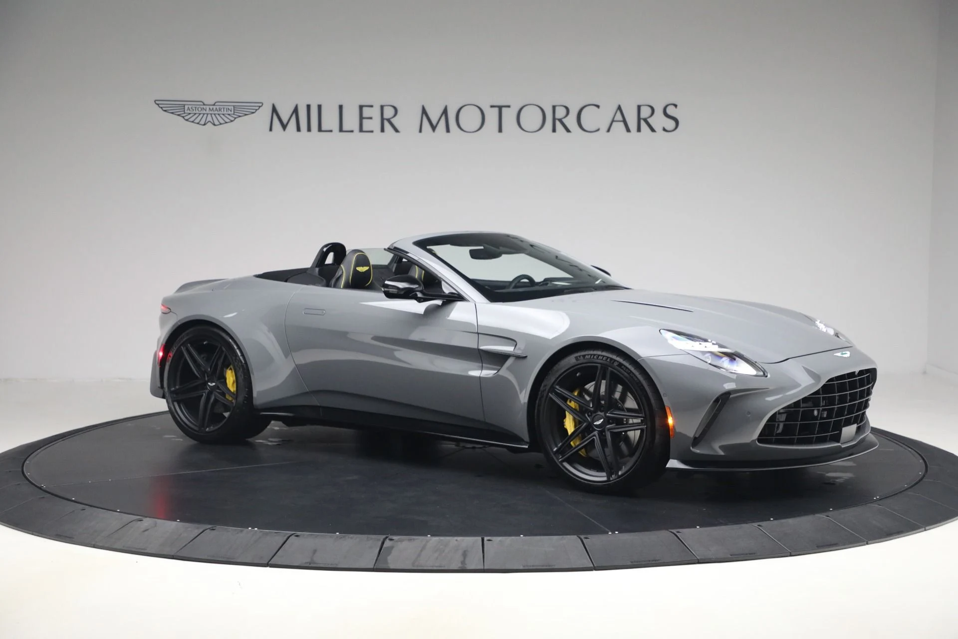 mph009_4202771469_New_2026_Aston_Martin_Vantage_Roadster_1790027458_c0e186a984