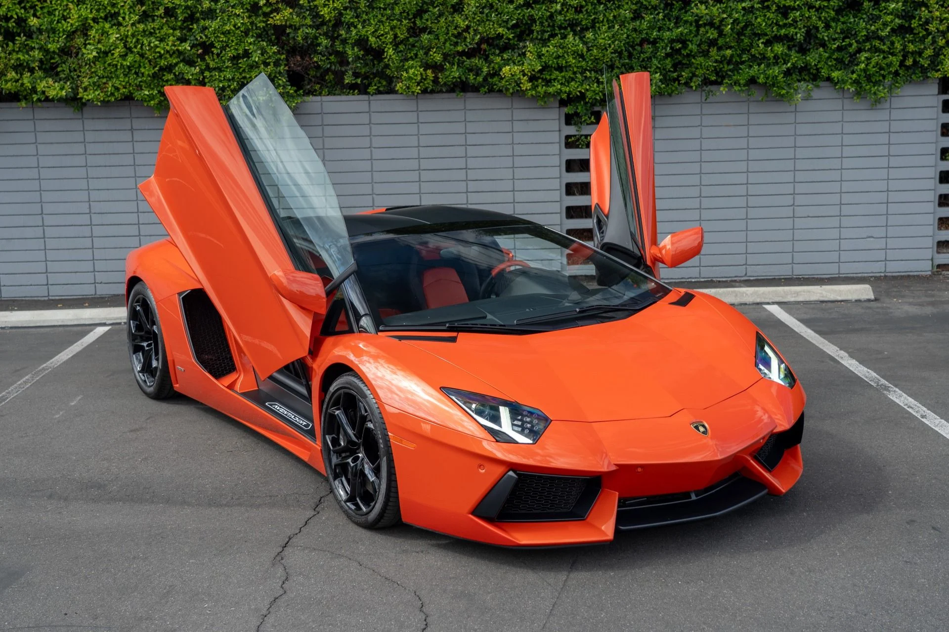 mph009_4203030942_Used_2014_Lamborghini_Aventador_LP_700_4_1760049910_eaa53db47f