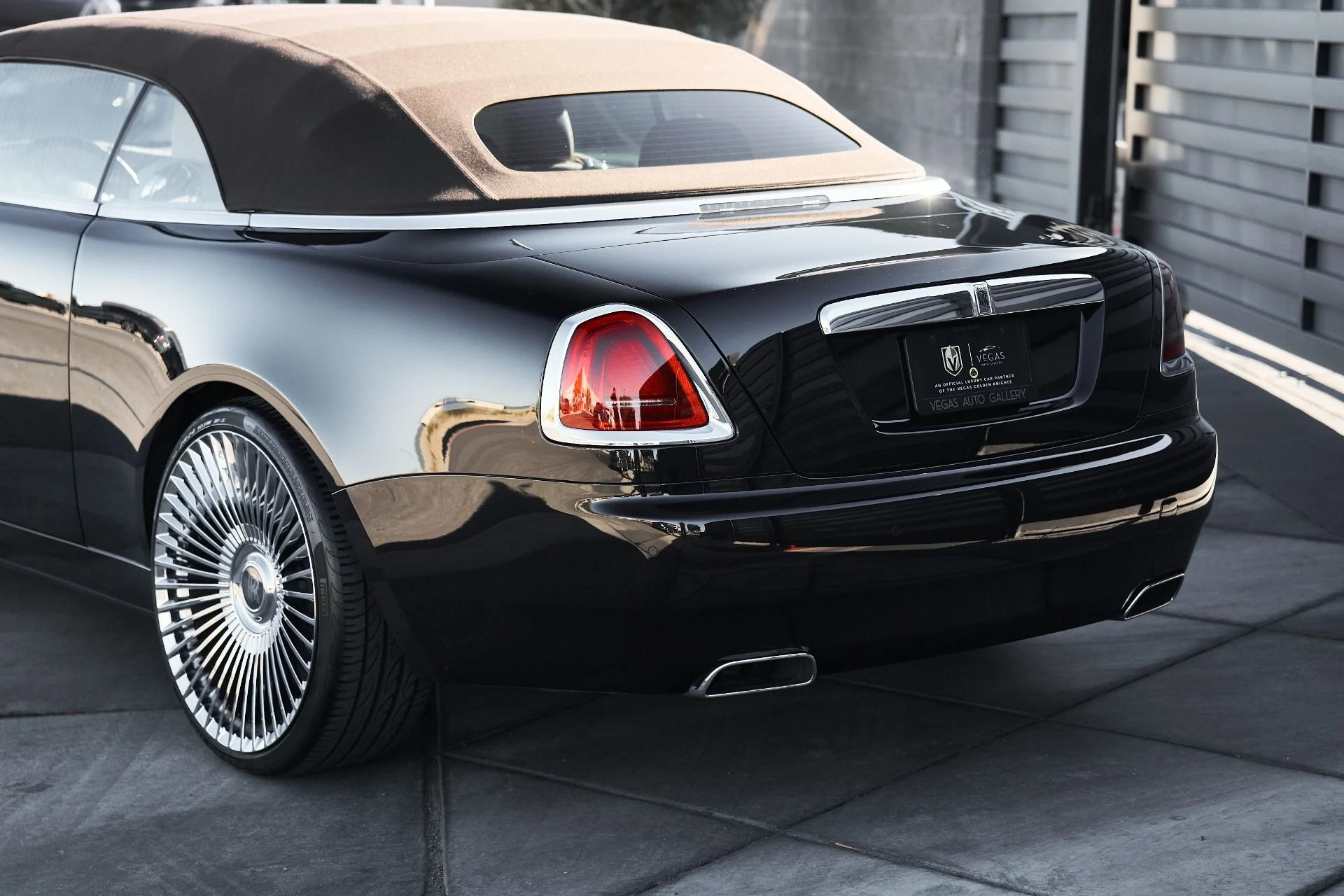 mph009_4204405824_Used_2020_Rolls_Royce_Dawn_Base_1762645778_2790fc2849