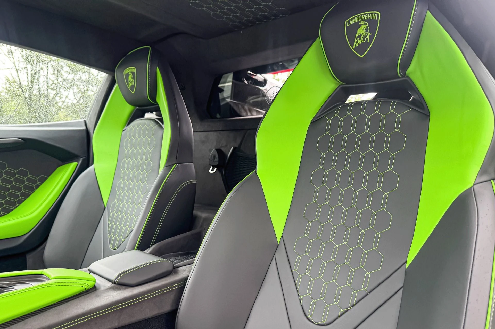 mph009_4211448257_Used_2025_Lamborghini_Revuelto_1755791055_239a2d769d