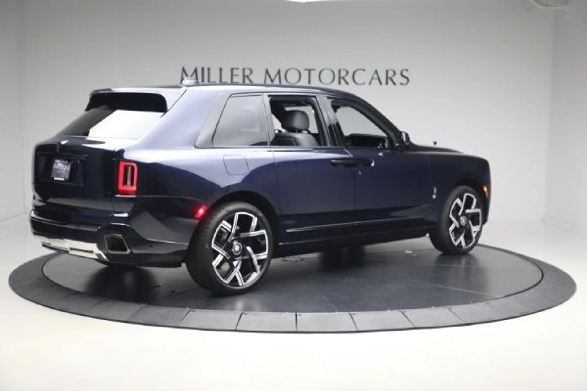 mph009_4211455816_Used_2025_Rolls_Royce_Black_Badge_Cullinan_add9c714fe