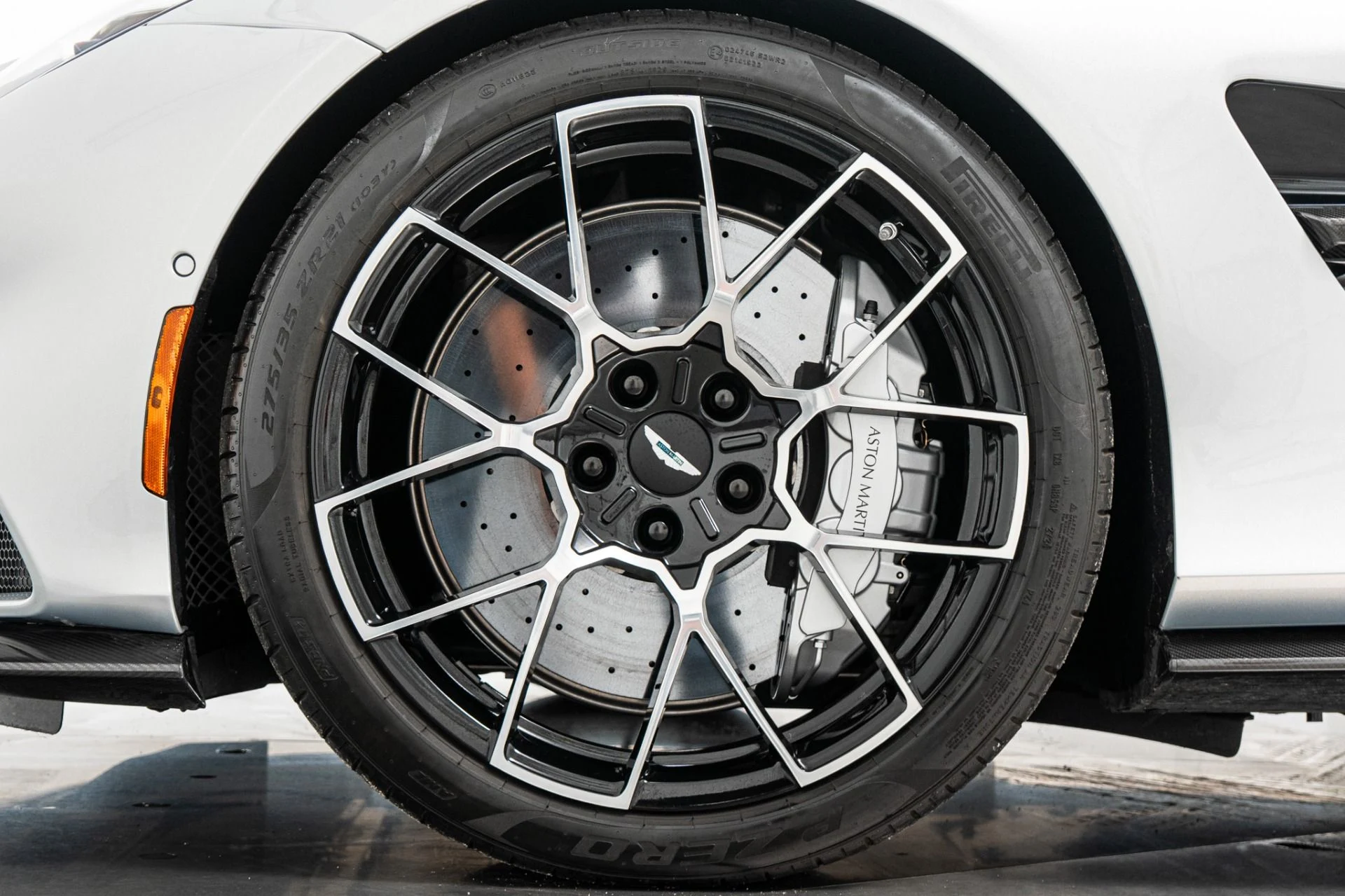 mph009_4215794341_Used_2025_Aston_Martin_Vanquish_Huge_542_K_MSRP_Low_Miles_Extensive_Carbon_Fiber_1786477789_75205c9e5e