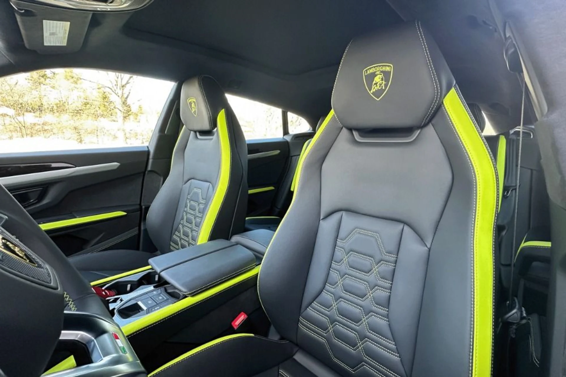 mph009_4216582914_Used_2025_Lamborghini_Urus_SE_1770899583_1316662e1c