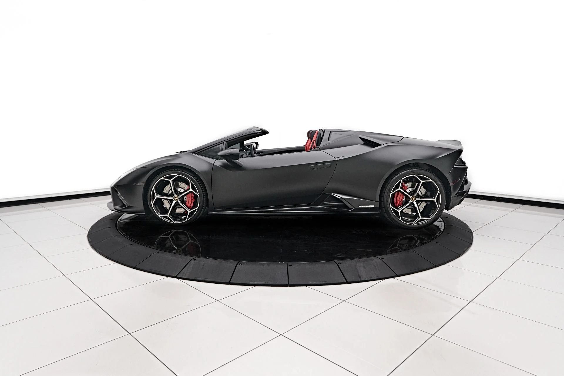 mph009_4217583879_Used_2021_Lamborghini_Huracan_EVO_Base_1729305631_a923f57ed9
