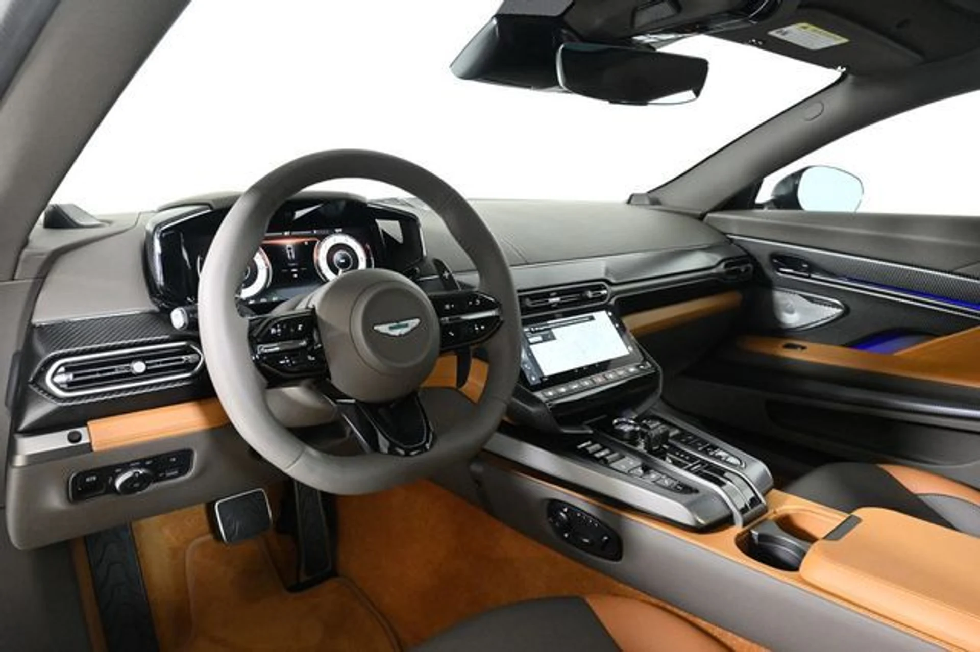mph009_4219621570_new_2025_aston_martin_vanquish_coupe_11350_22897480_9_640_097fa034c8