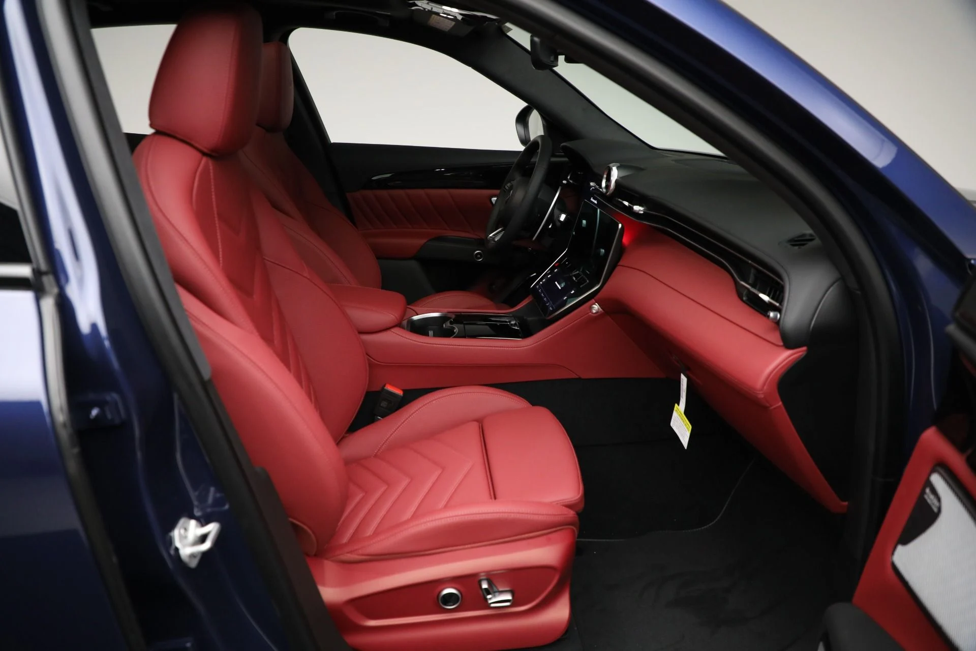 mph009_4224031662_New_2025_Maserati_Grecale_Modena_055c7d16ab