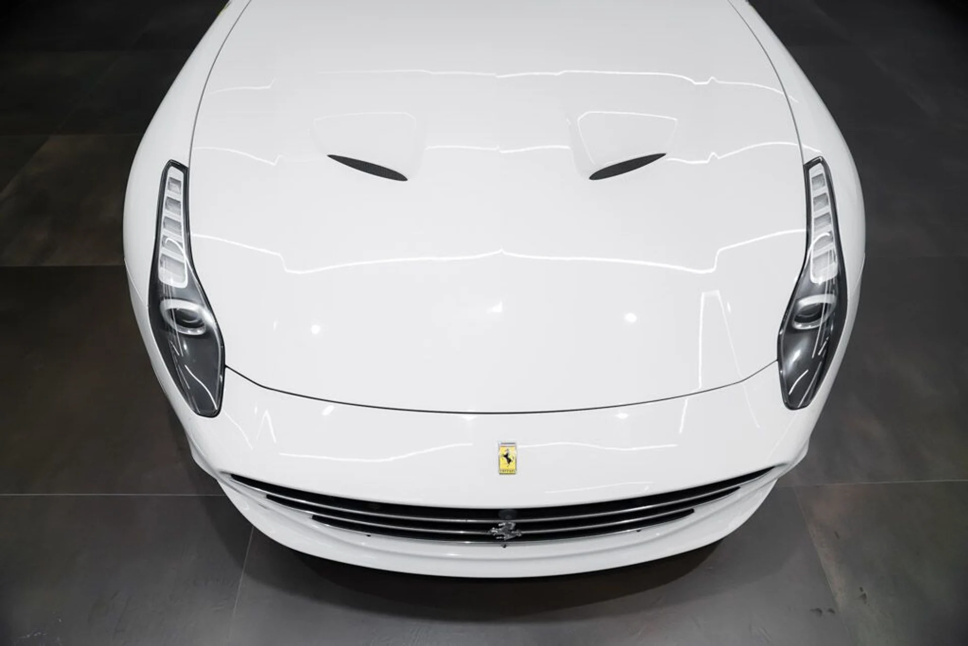 mph009_4224575412_ferrari_california_2015_jpg_v_1758918548_0cfdb0440d