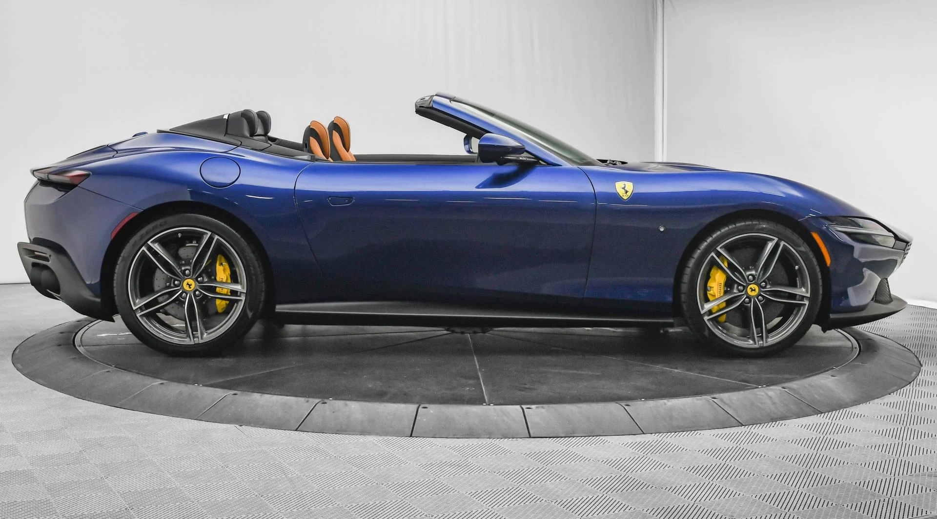 mph009_4230661789_Used_2025_Ferrari_Roma_Spider_Spider_1754640446_50825648dc