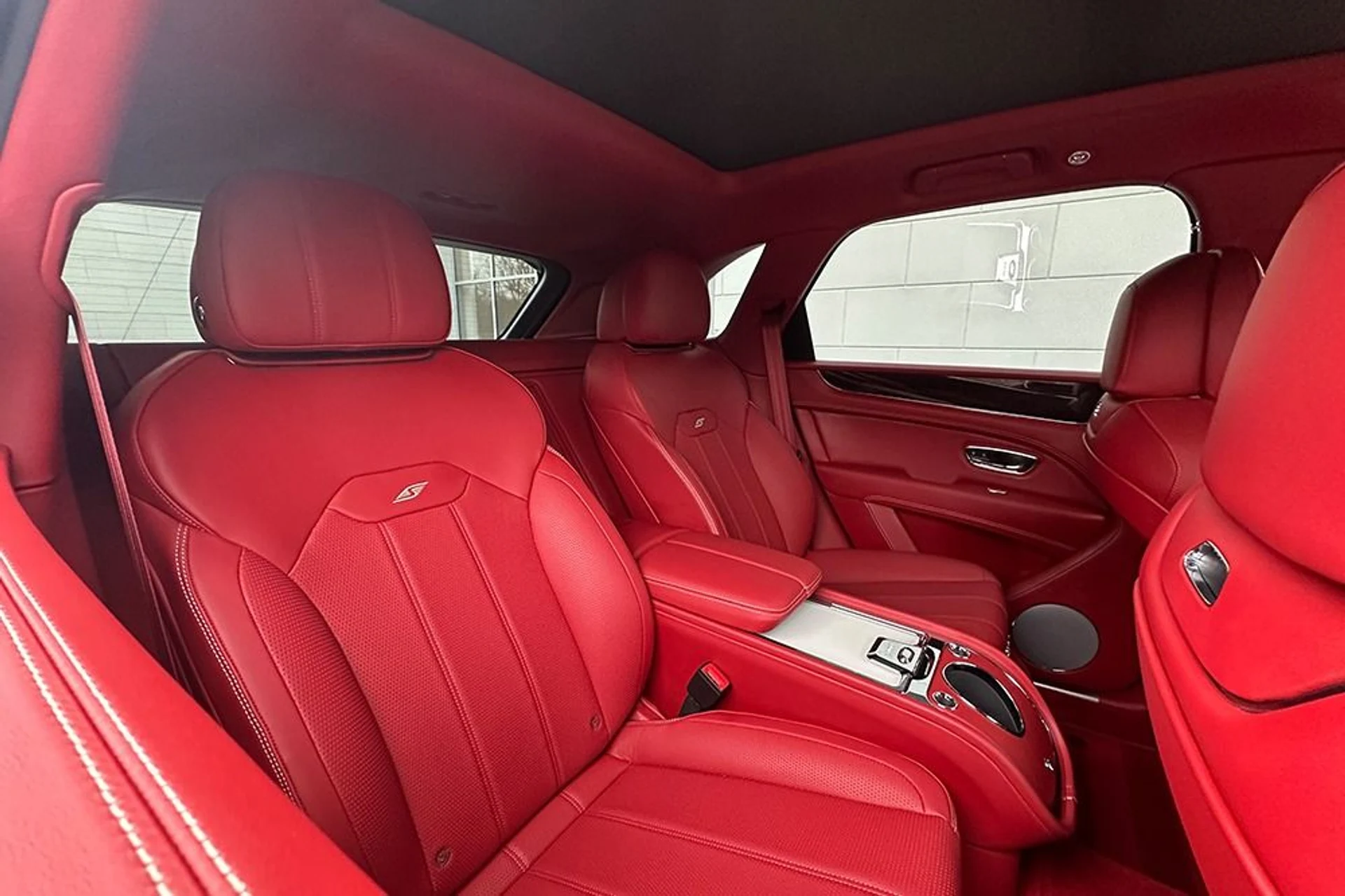 mph009_4254683358_Used_2022_Bentley_Bentayga_S_V8_1775750375_993ec1afc2