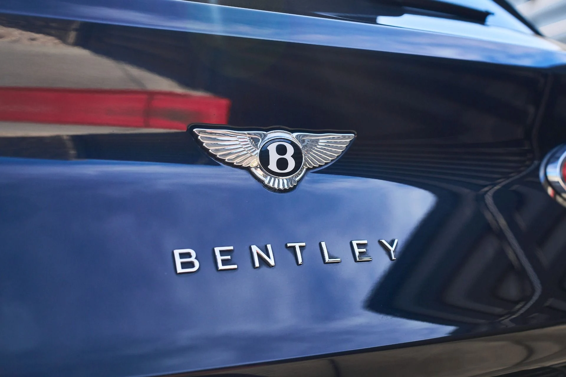 mph009_4265455313_Used_2021_Bentley_Bentayga_V8_1764208960_1441173a55
