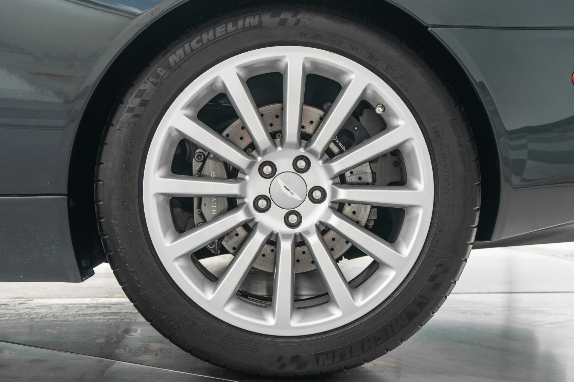 mph009_4266018979_Used_2003_Aston_Martin_VANQUISH_1754320407_a656438263