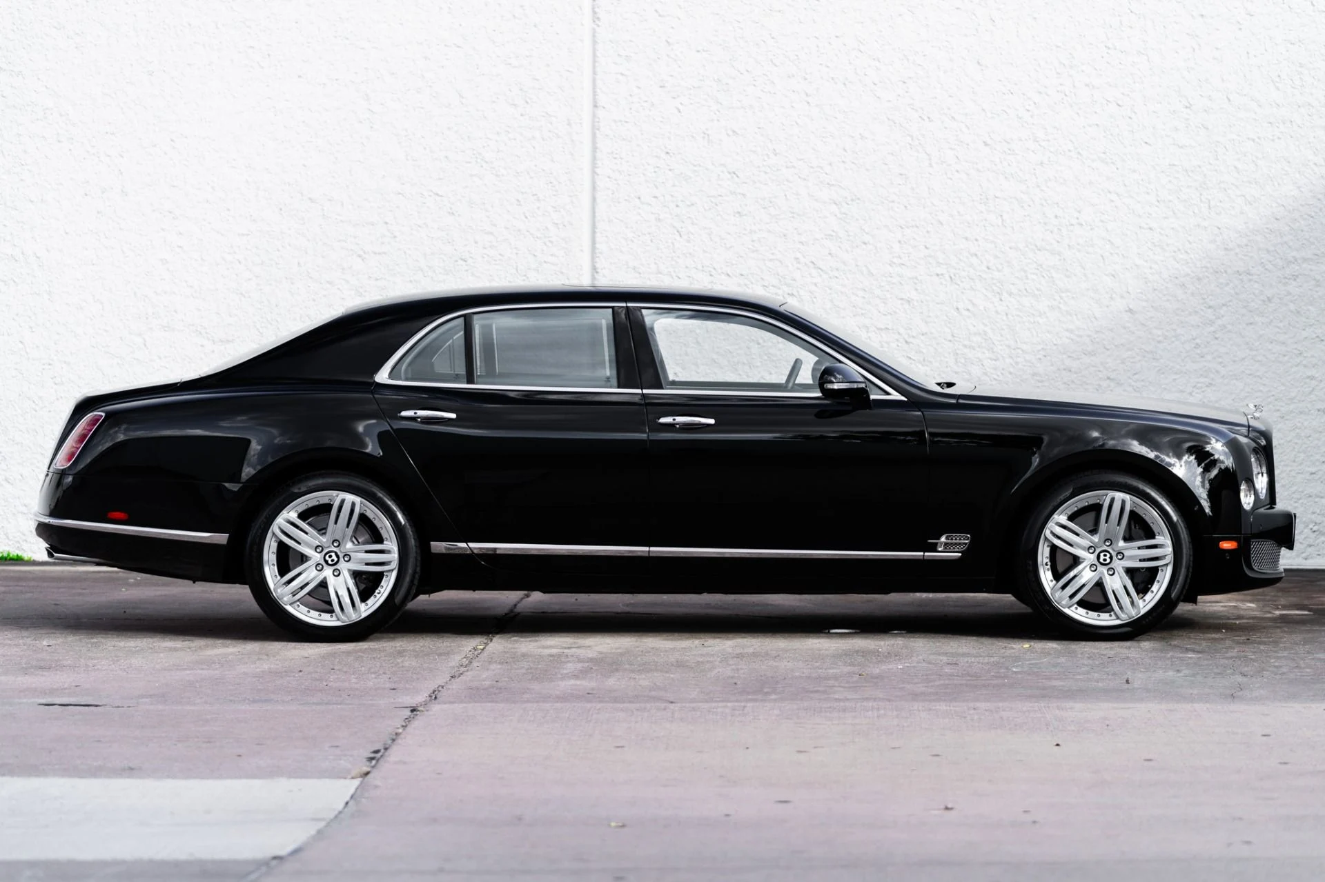 mph009_4270438374_Used_2015_Bentley_Mulsanne_1763677193_6305d642b3