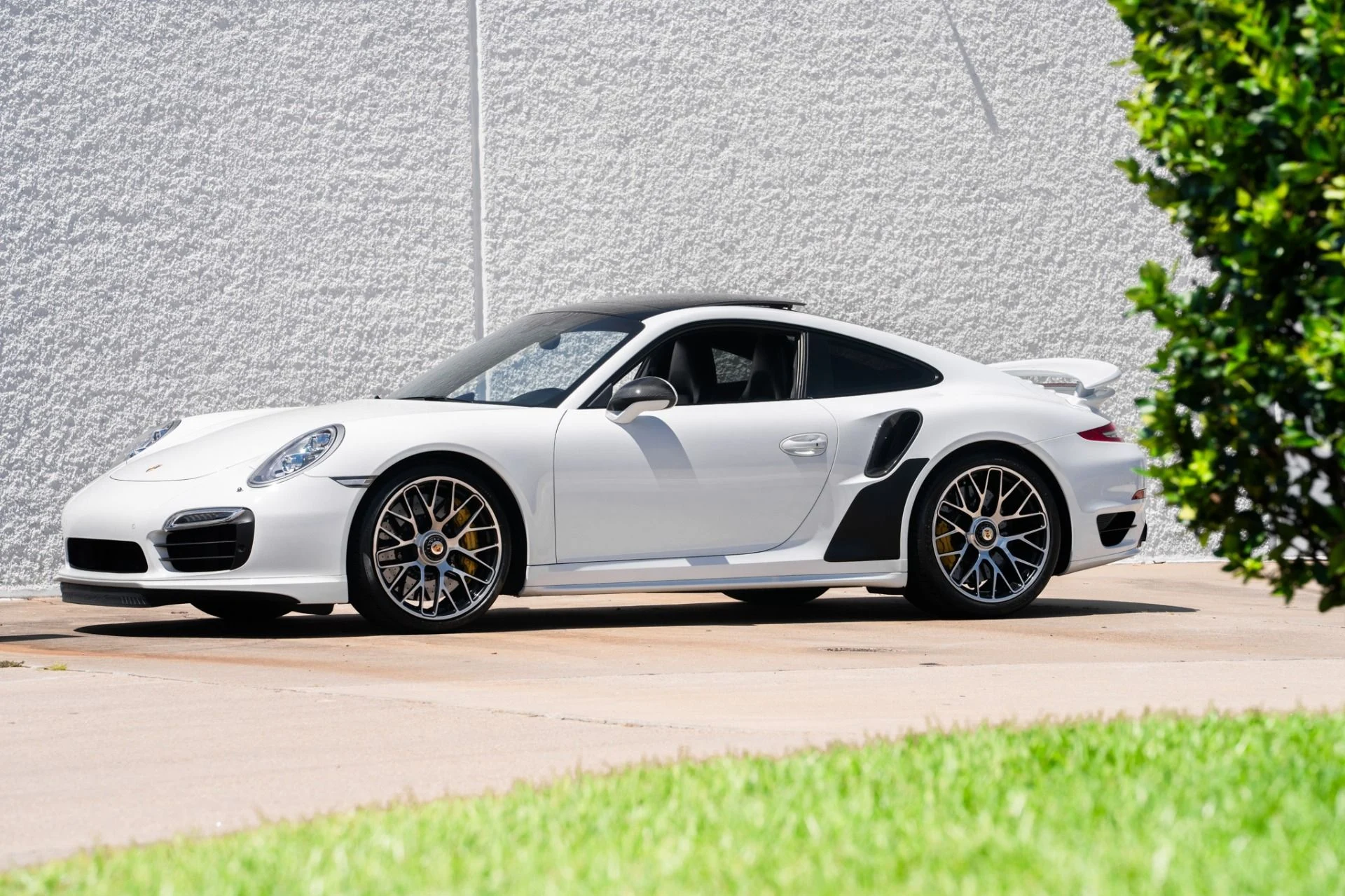 mph009_4279491846_Used_2016_Porsche_911_Turbo_S_1757446790_2d827487c5