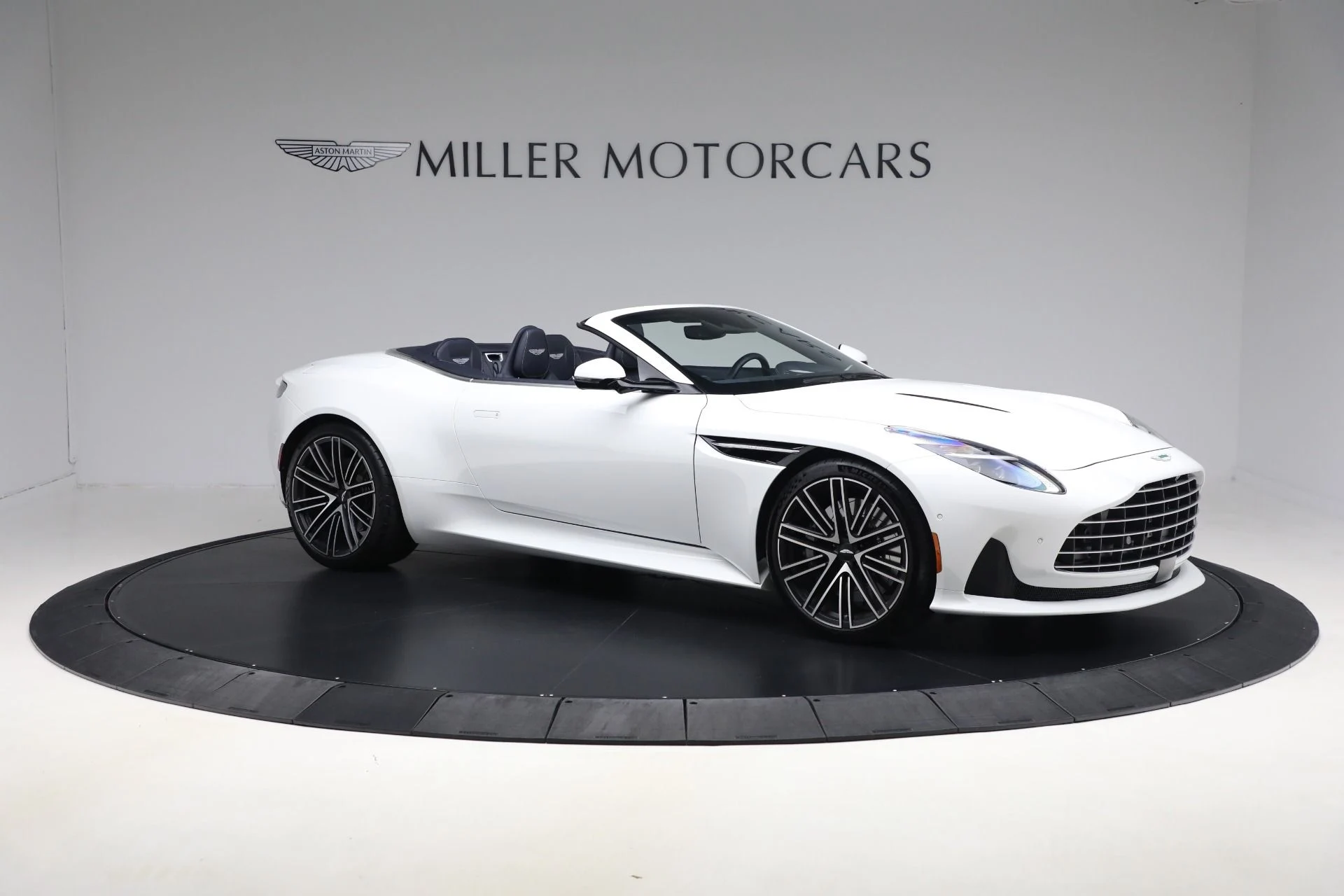 mph009_4287463543_Used_2024_Aston_Martin_DB_12_Volante_26aad3aee0