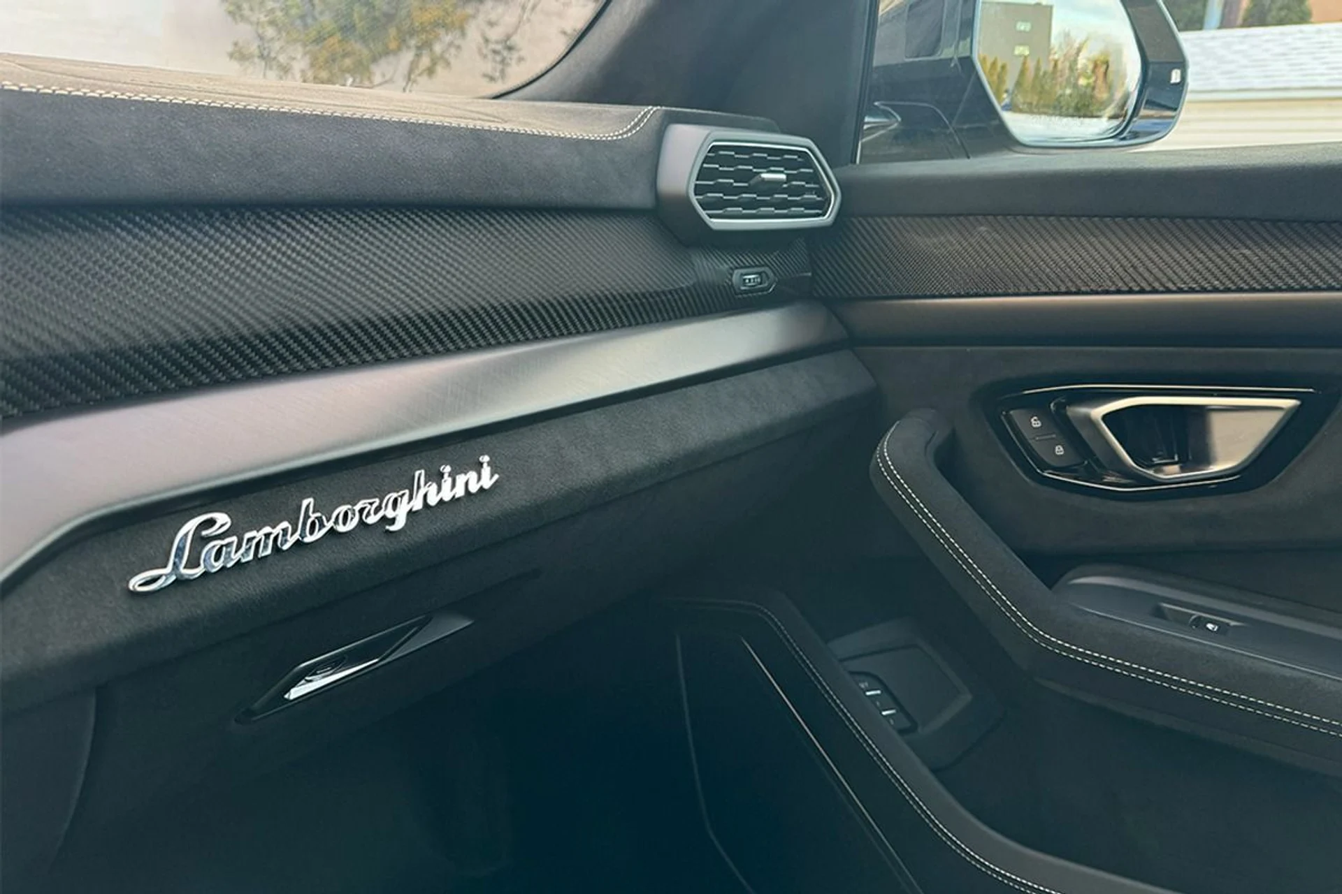 mph009_43649622_Used_2024_Lamborghini_Urus_Performante_1737380299_f0a08d6c8a