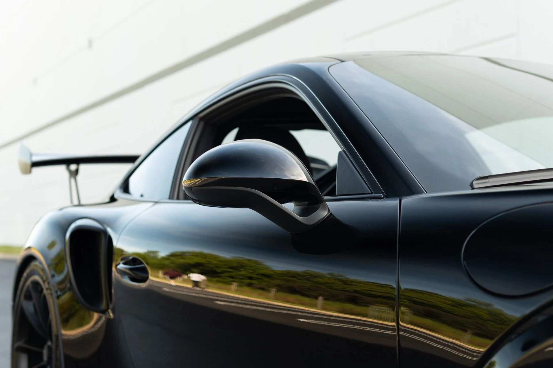 mph009_441508943_Used_2019_Porsche_911_GT_3_RS_1765832694_7668bb0e81