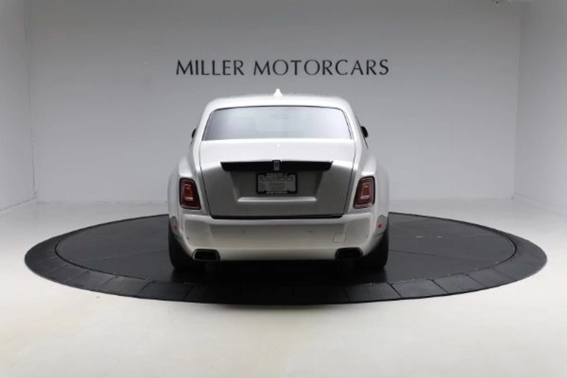 mph009_454057512_Used_2023_Rolls_Royce_Phantom_2121c8cdd4