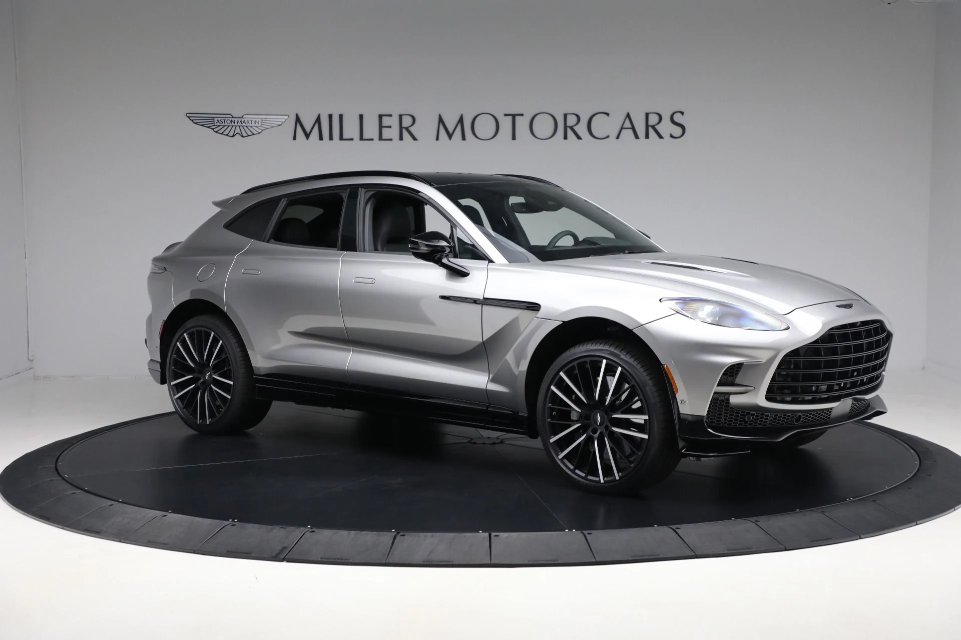 mph009_455410338_New_2025_Aston_Martin_DBX_707_d7100864a9