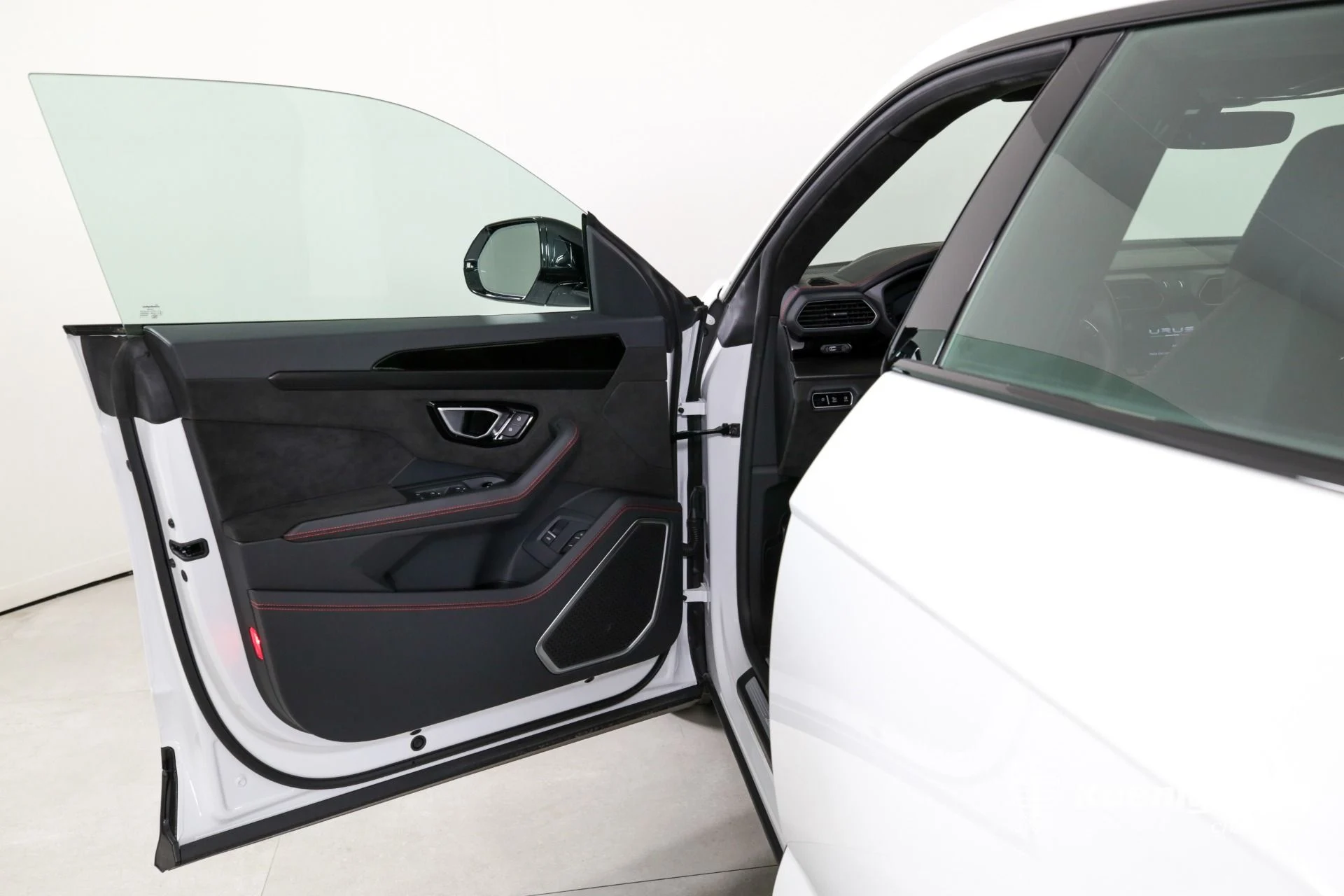 mph009_459880578_Used_2023_LAMBORGHINI_URUS_S_PEARL_CAPSULE_1720196278_78fc5ab27f