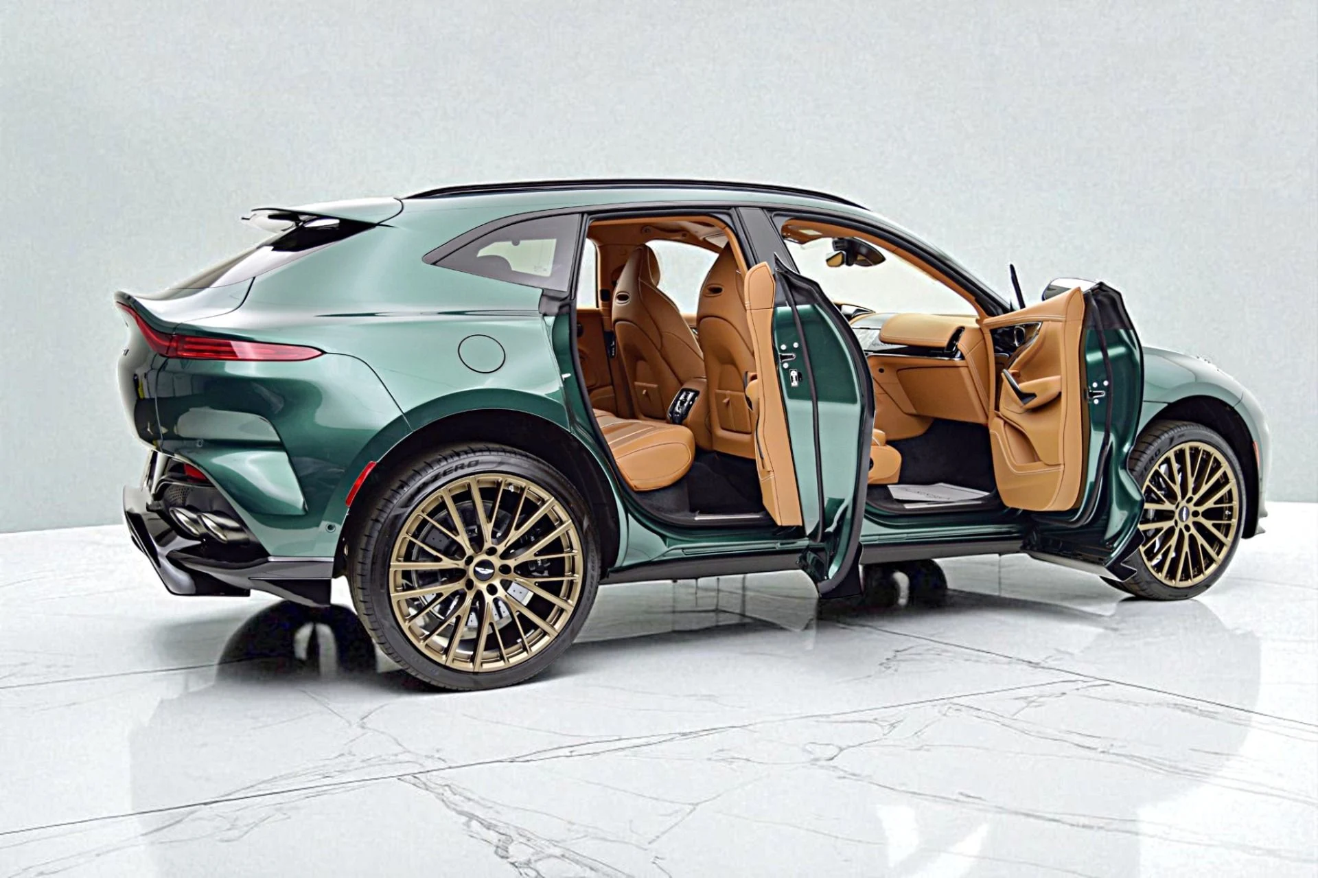 mph009_461170873_New_2025_Aston_Martin_DBX_707_d6687b9064