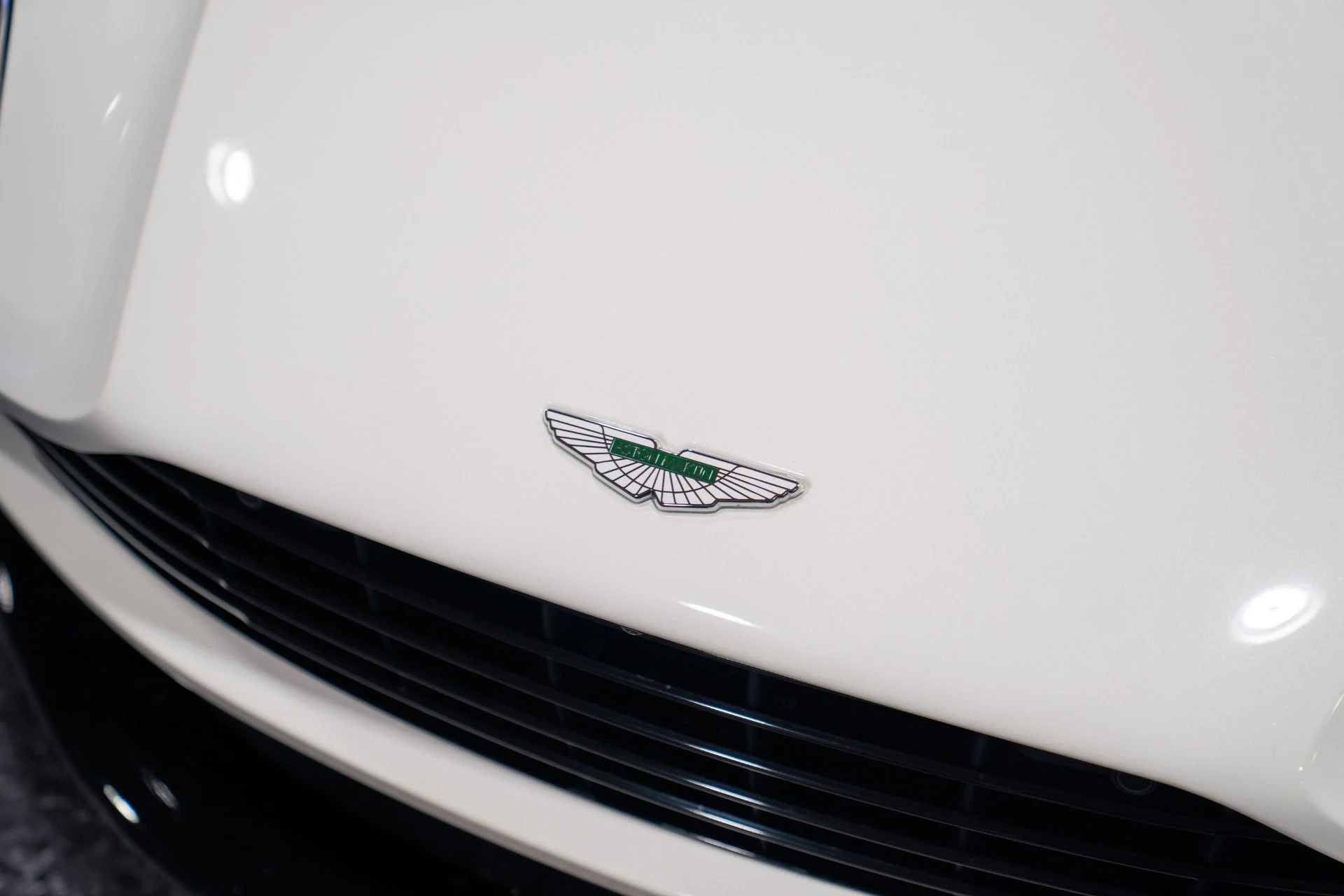 mph009_482568922_Used_2018_Aston_Martin_DB_11_V12_1788901645_331db35022