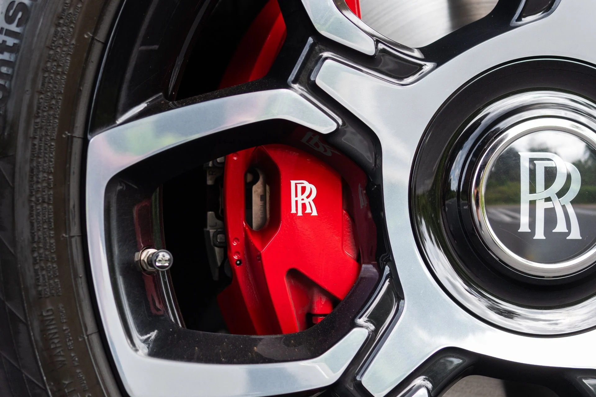 mph009_496224550_Used_2022_Rolls_Royce_Black_Badge_Cullinan_1776130970_5ee19b4dee