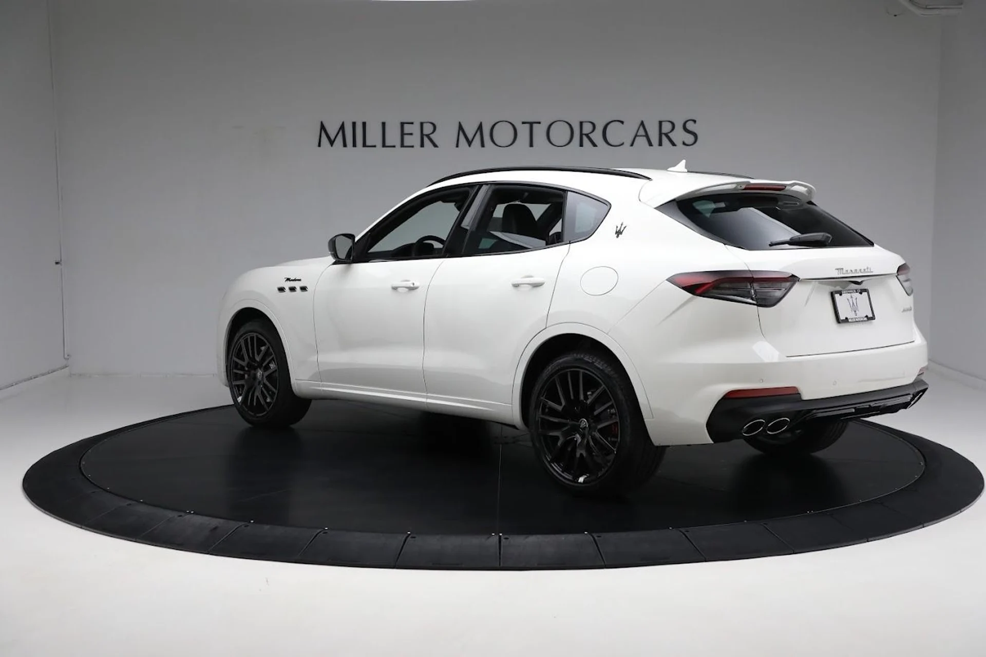 mph009_502231216_New_2024_Maserati_Levante_Modena_Ultima_2d686f8f17