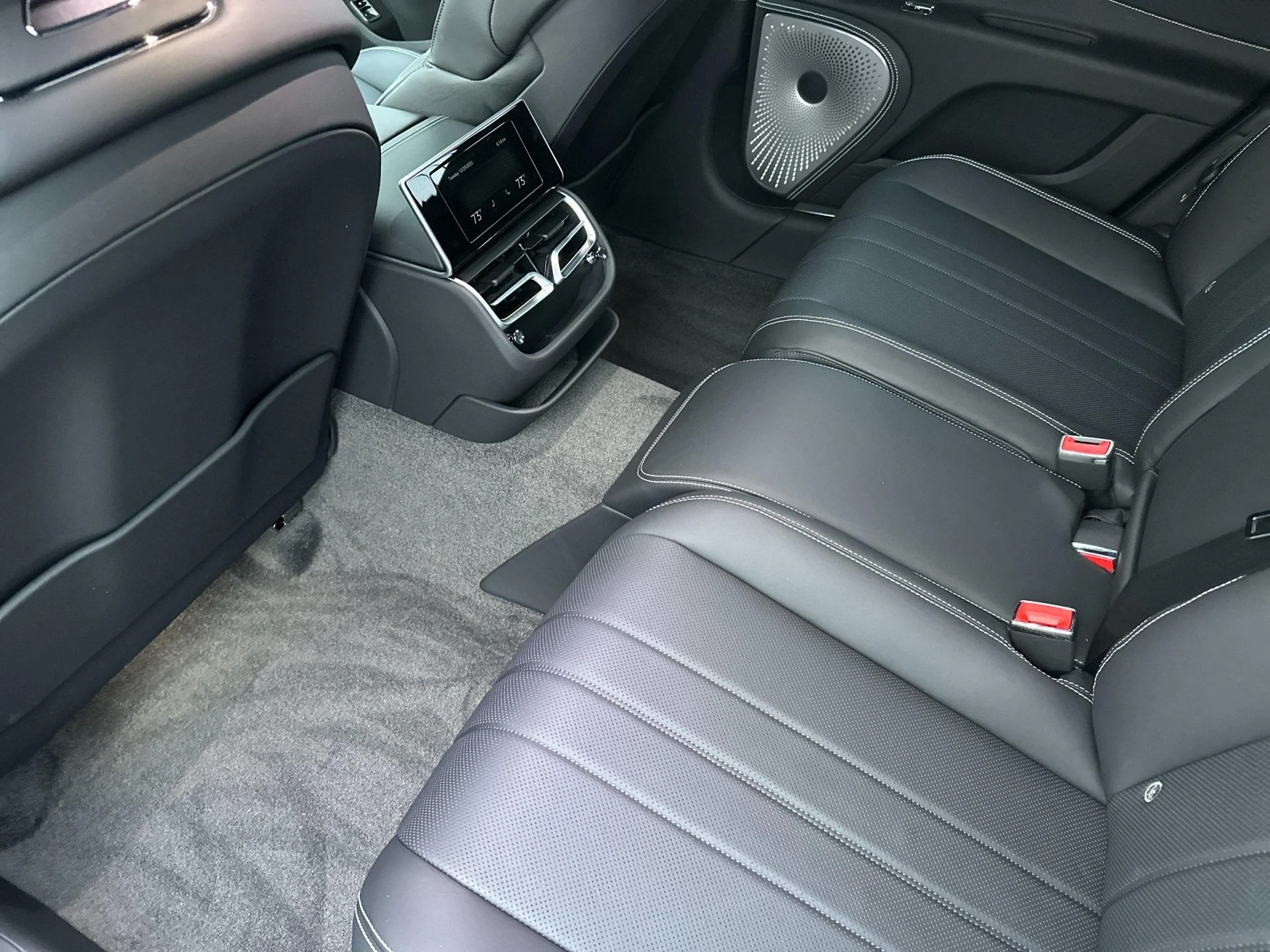 mph009_519179611_New_2026_Bentley_Flying_Spur_1766589029_29228ed5df