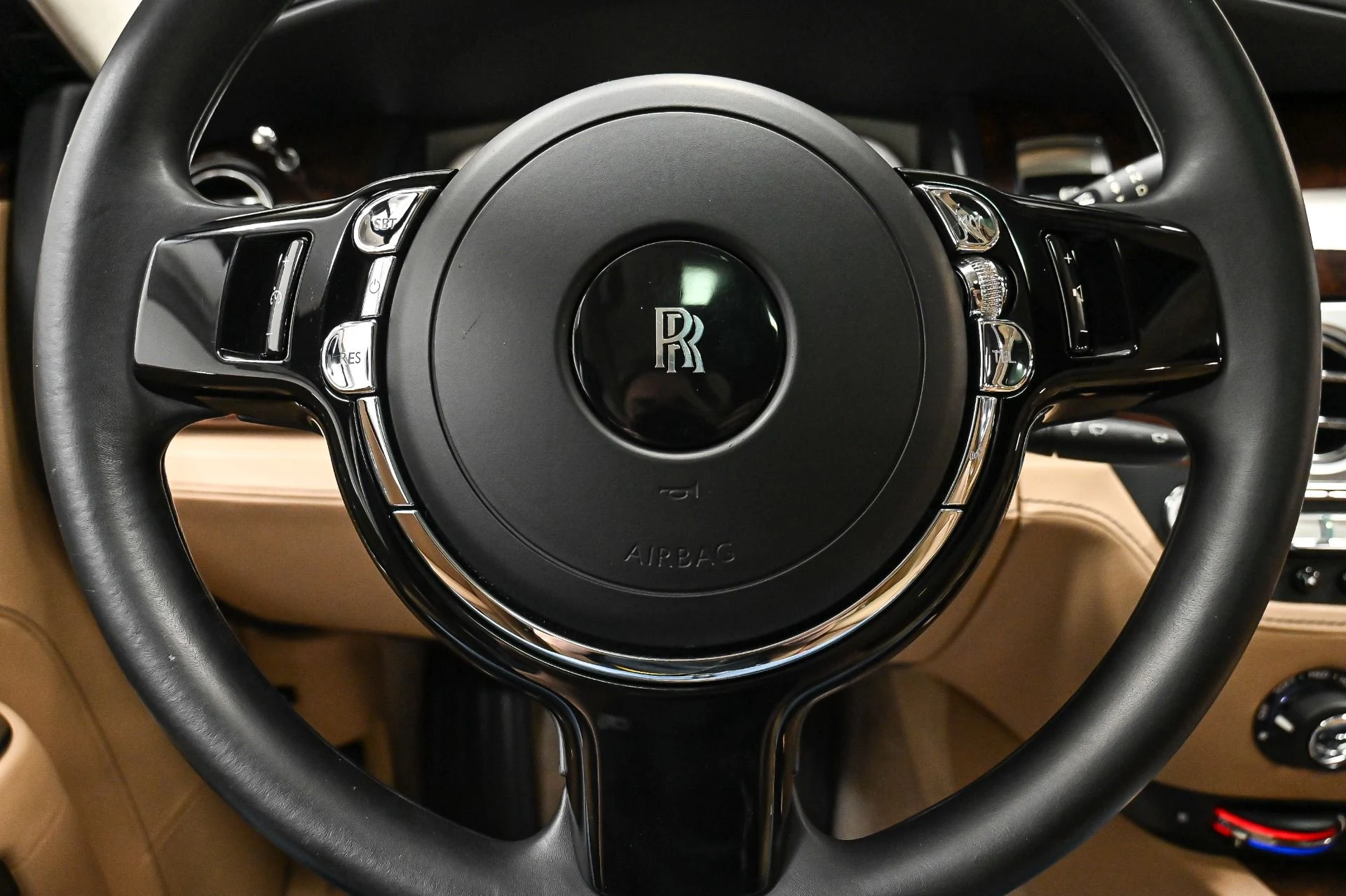 mph009_525360233_Used_2017_Rolls_Royce_Ghost_1749695060_d6bb742699