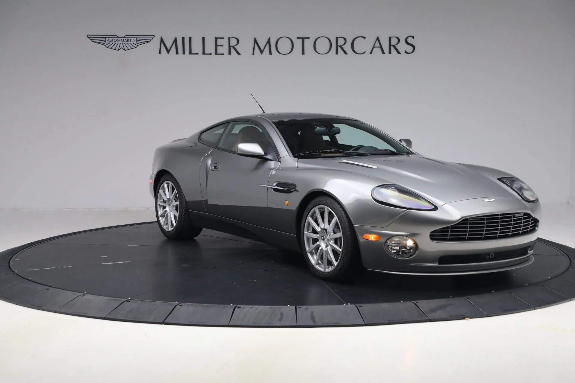 mph009_528586531_Used_2006_Aston_Martin_V12_Vanquish_S_1792851936_a8ff45fbf0