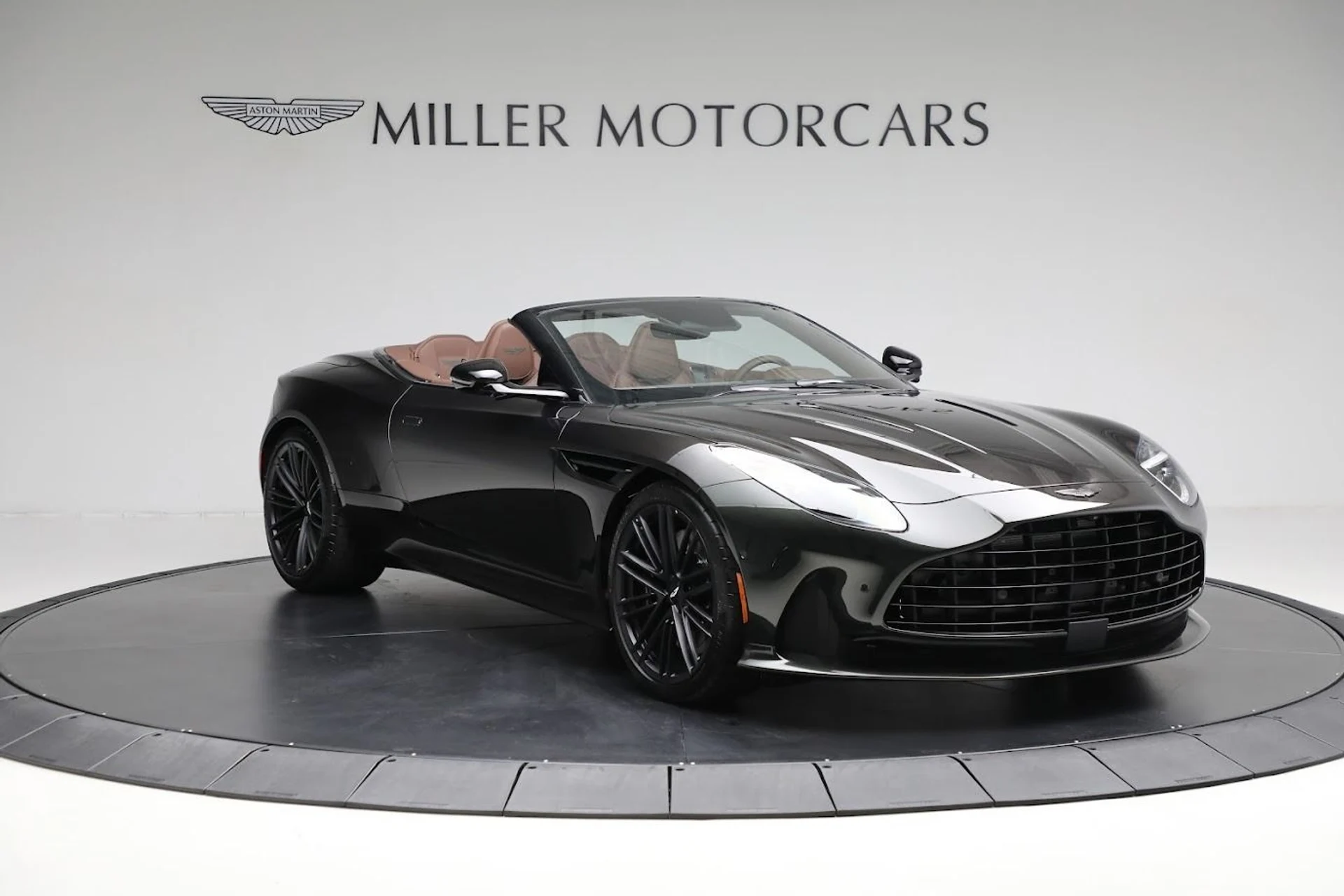 mph009_531286571_Used_2024_Aston_Martin_DB_12_Volante_bad86a08e7