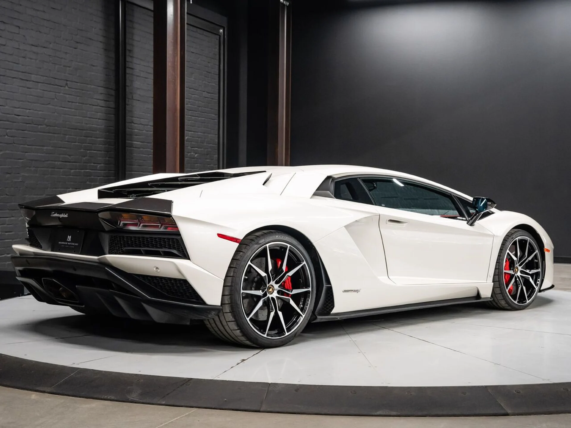 mph009_536108832_lamborghini_aventador_2017_26d4f40b01