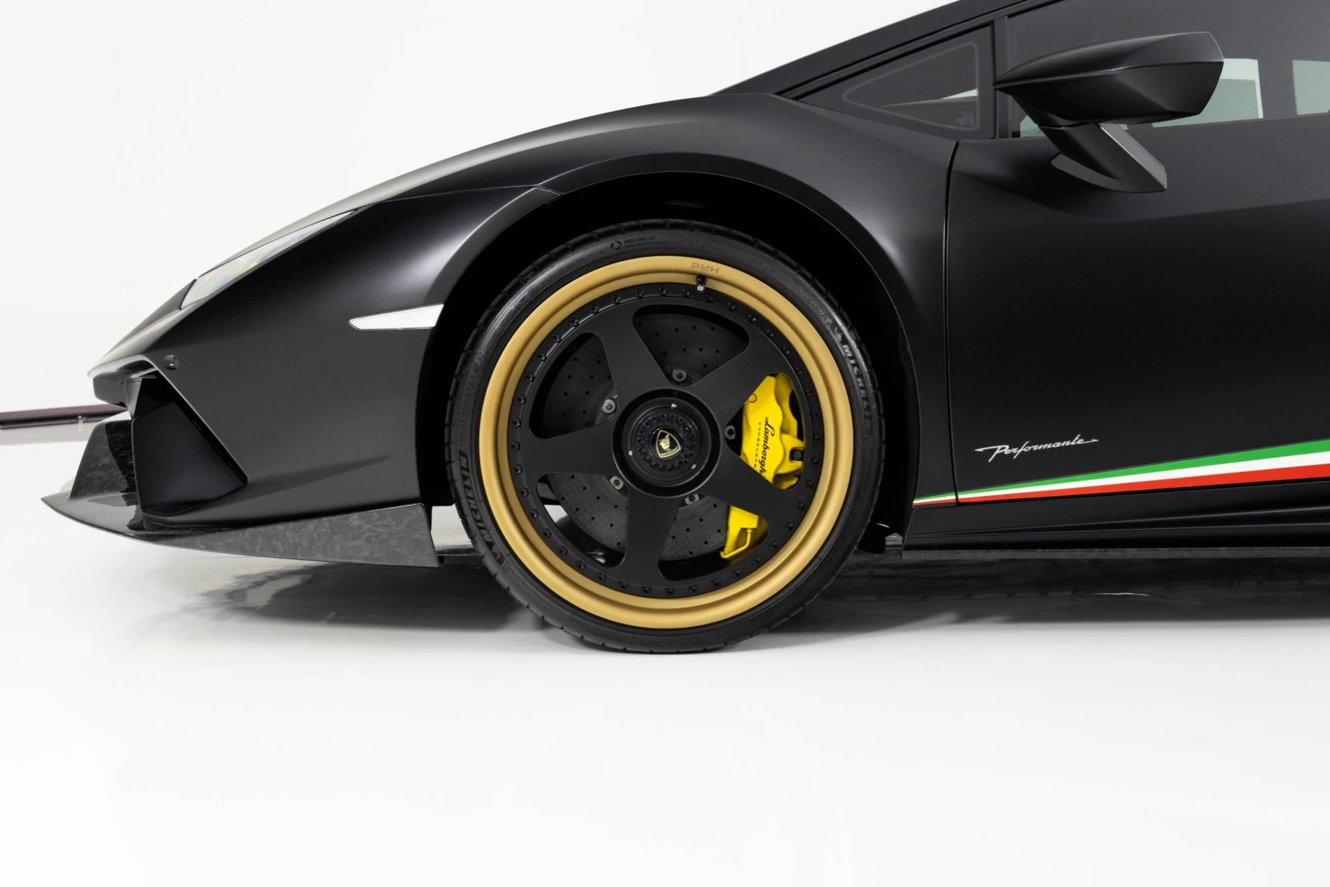 mph009_537415607_Used_2018_Lamborghini_Huracan_Performante_1762565893_d228047632