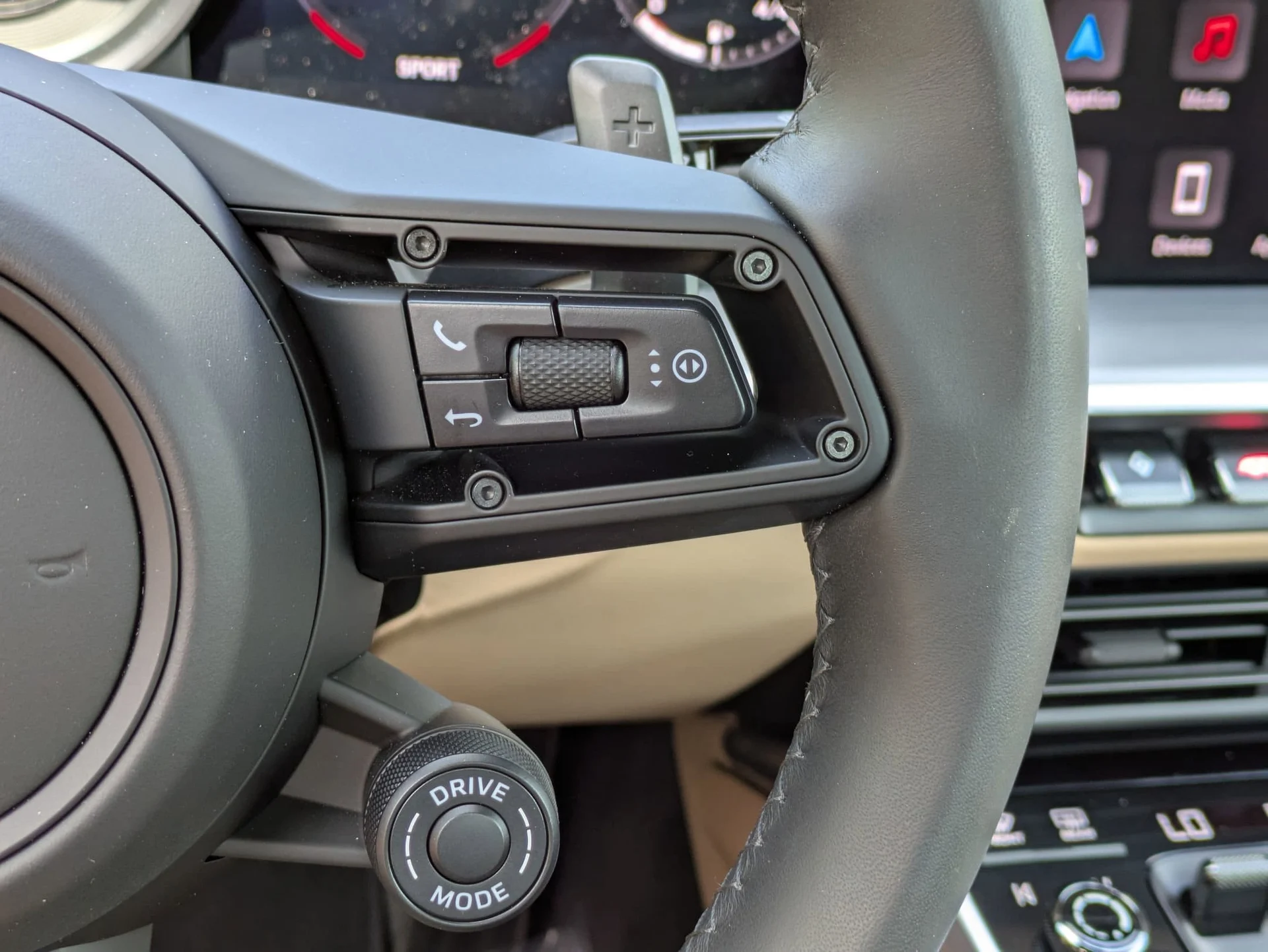 mph009_539020308_0f11aef850e57cc960eb3f2974f3fd2dx_412b63ff70