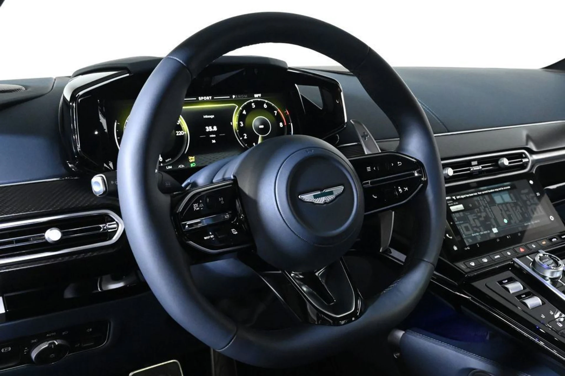 mph009_548255884_new_2026_aston_martin_vantage_scoupe_11350_23021664_10_1024_07136ea5de