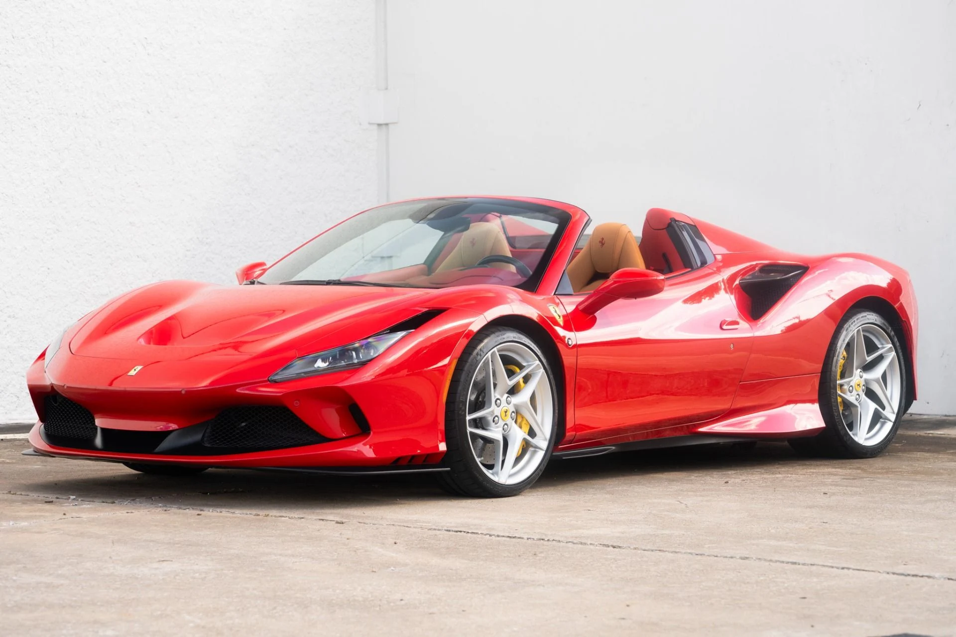 mph009_559754632_Used_2023_Ferrari_F8_Spider_1759528459_3e2e08775f