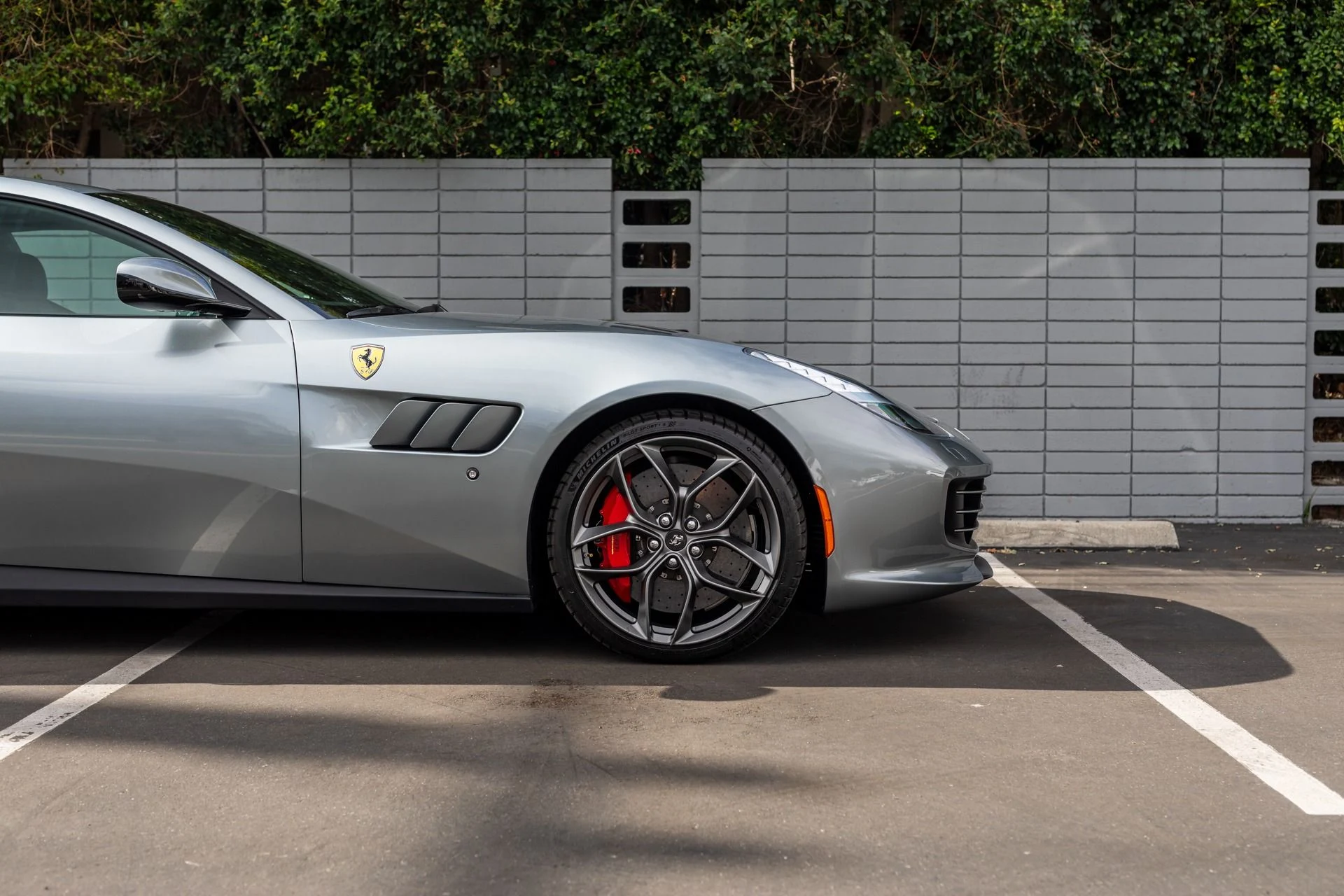 mph009_560362183_Used_2018_Ferrari_GTC_4_Lusso_T_1701305202_1b97b947c6