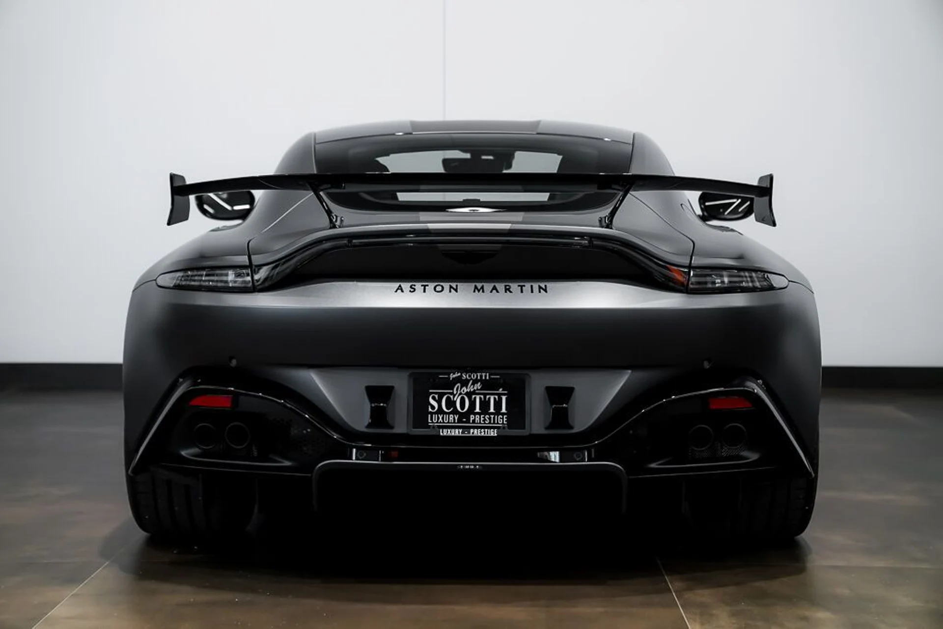 mph009_562095453_aston_martin_vantage_2023_jpg_v_1758918548_cbc0f4b74b