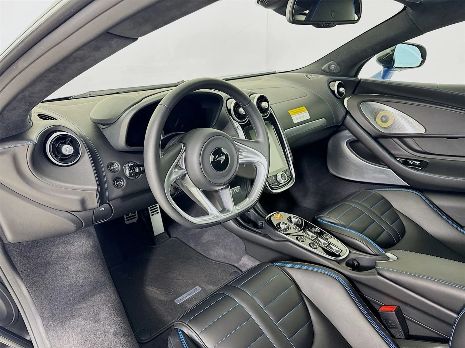 mph009_562702058_390518f4d06a6de13da2cbc990428082x_2c20063038