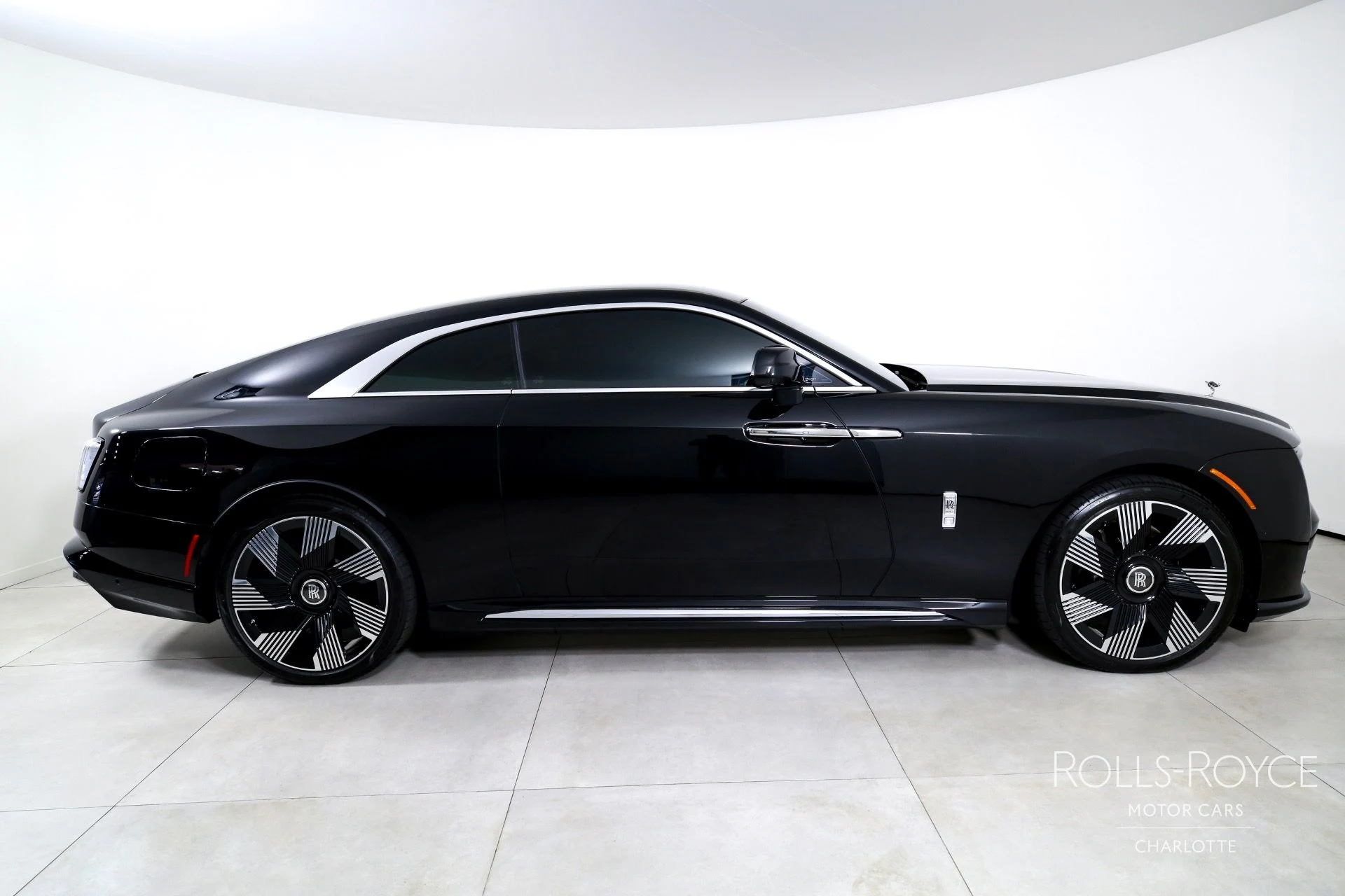 mph009_5707080_Used_2024_Rolls_Royce_Spectre_1755798527_2da1f2abba