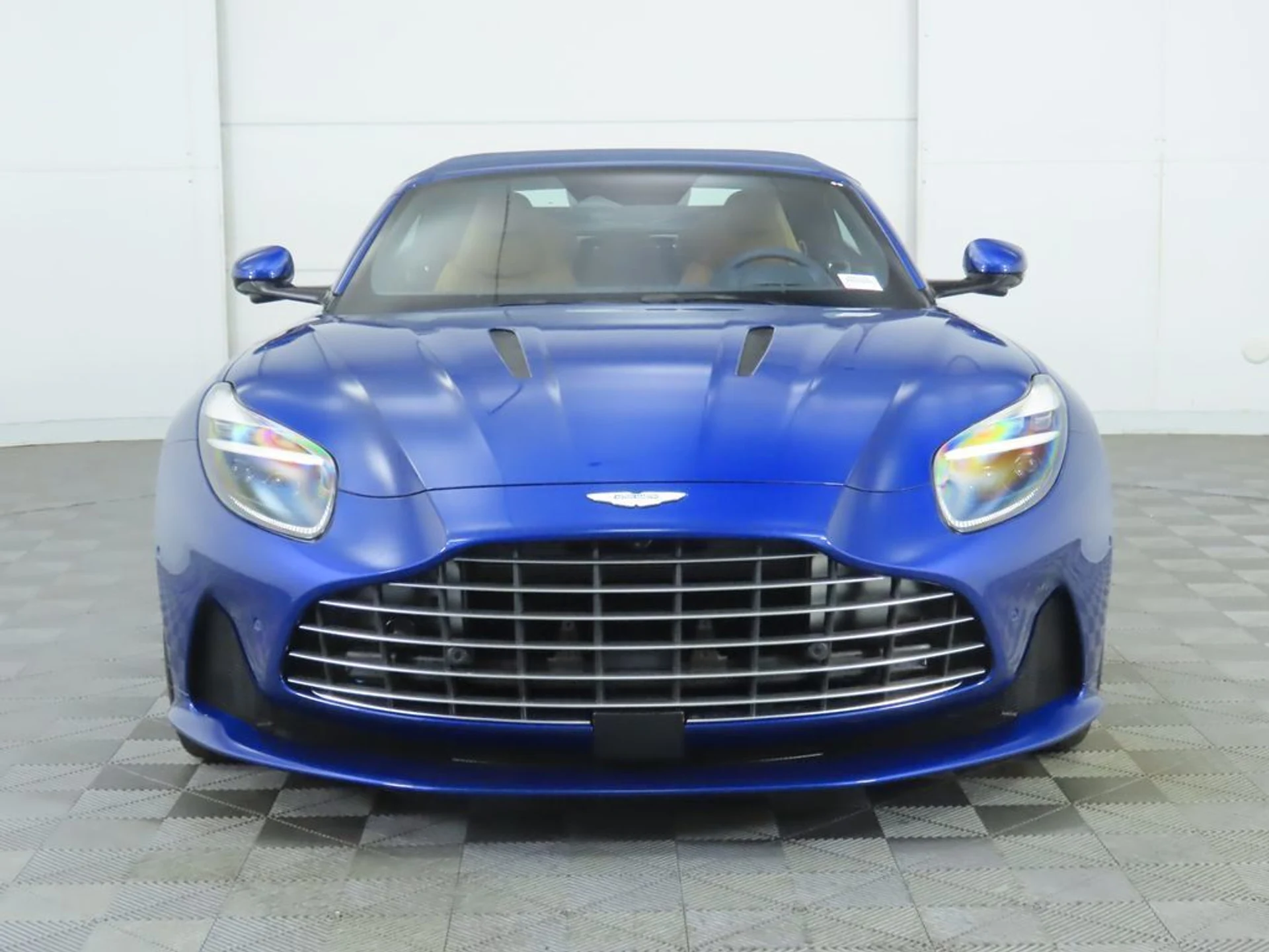 mph009_579620219_used_2026_aston_martin_db12_volante_8119_23037586_10_1024_4aa8a17254