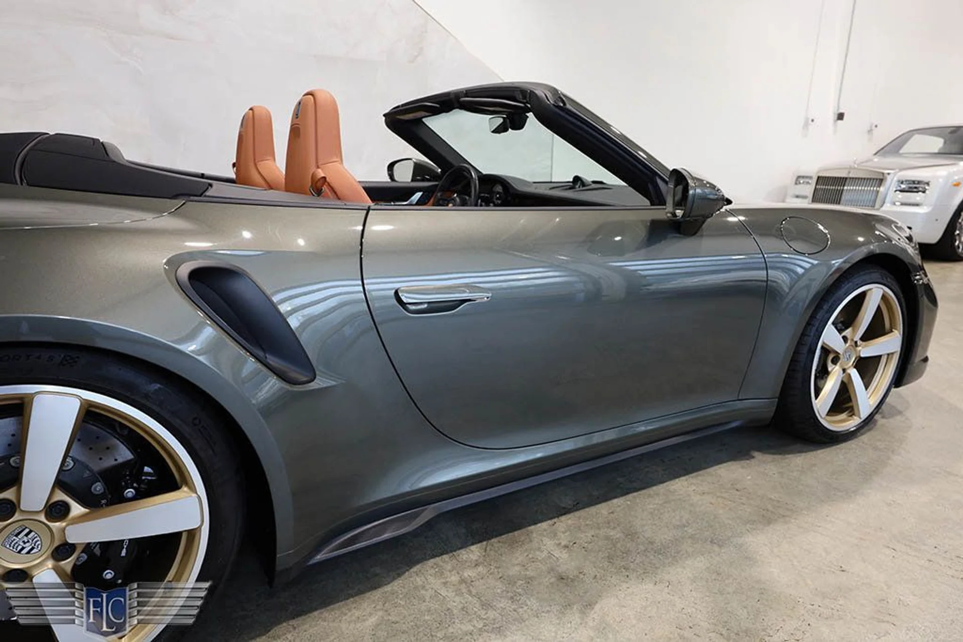 mph009_581199184_used_2024_porsche_911_turboscabriolet_9689_22927458_10_1024_74ddb0bf2b