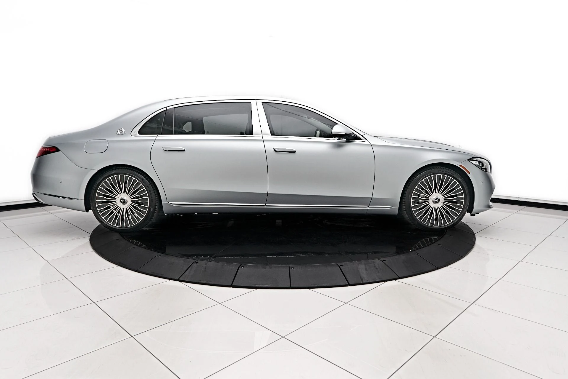 mph009_590682765_Used_2024_Mercedes_Benz_S_Class_Maybach_S_680_1729209539_5c1c715d72